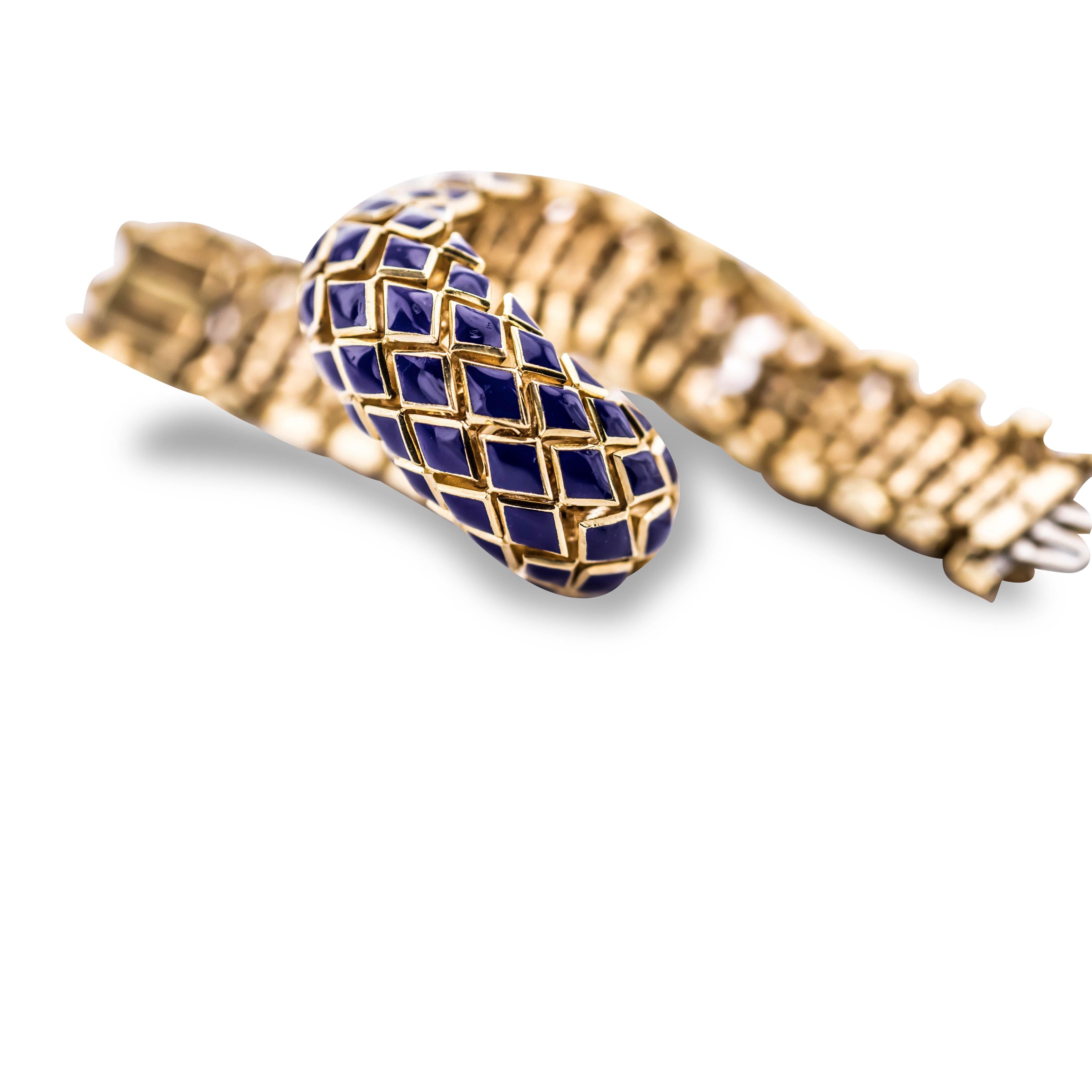 Since 1948 David Webb has carried forward a rich tradition of design, craftsmanship and creativity as an iconic American Jewelry House
18K yellow gold
Blue enamel
103 grams