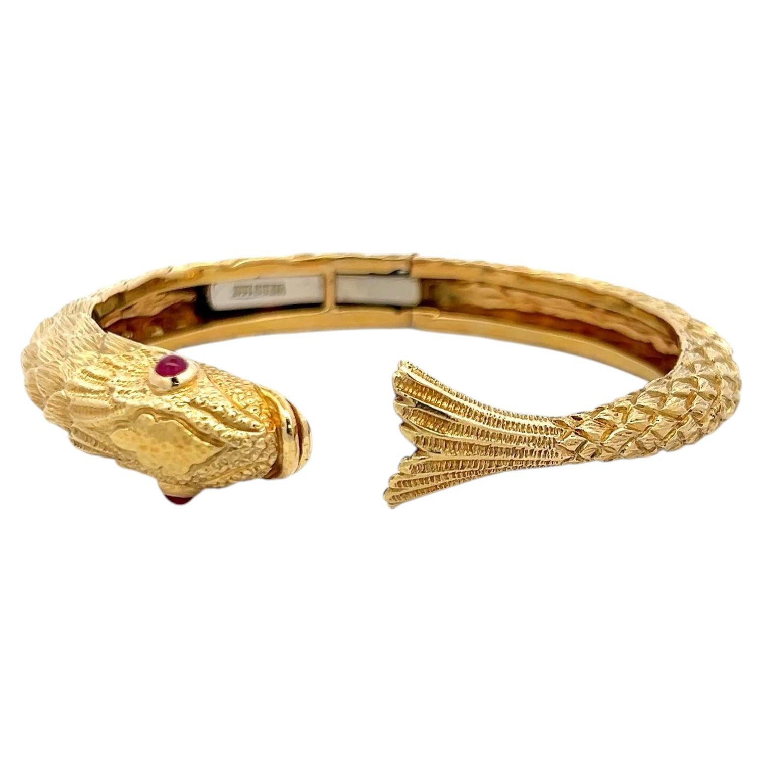 Pre-owned David Webb 18 Karat Yellow Gold Fish Bangle Bracelet With 0.2 Carat Ruby