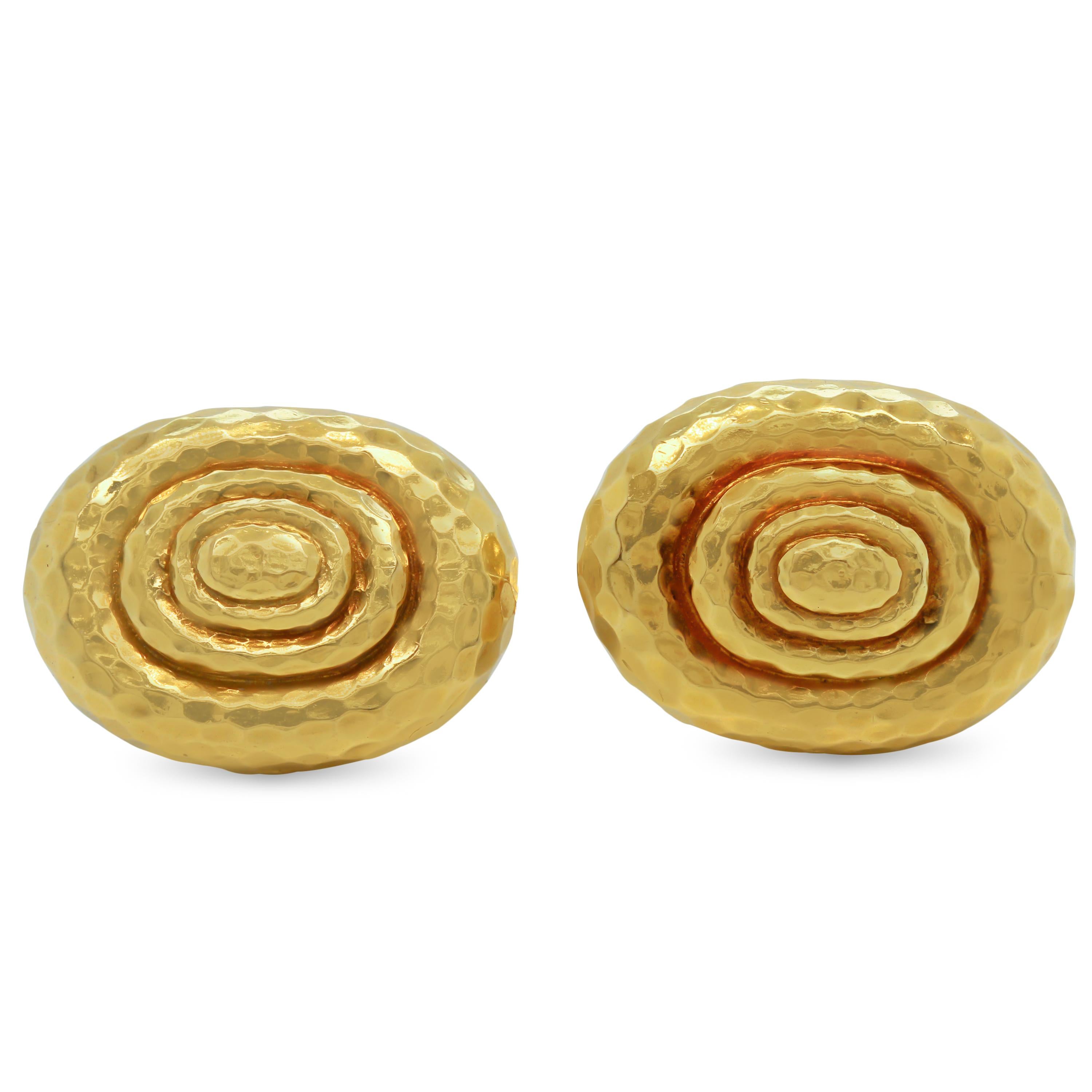 David Webb 18 Karat Yellow Gold Hammered Finish Mens Cufflinks

This pair of cufflinks by the famous, David Webb feature a hammered finish design crafted entirely in solid 18k gold.

Cufflinks measure 0.96 inch by 0.72 inch

Signed Webb 18K