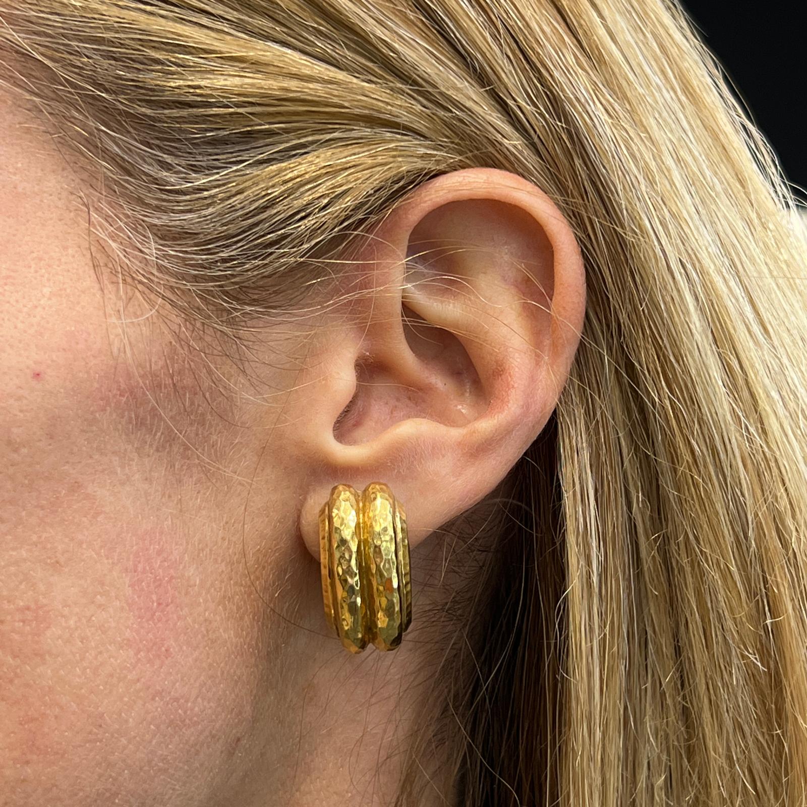 David Webb 18 Karat Yellow Gold Hammered Half Hoop Earrings Lever-Backs In Excellent Condition In Boca Raton, FL