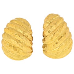 David Webb 18 Karat Yellow Gold Hammered Shrimp Heavy Clip Earrings David Webb 18 Karat Yellow Gold Hammered Shrimp Heavy Clip Earrings
