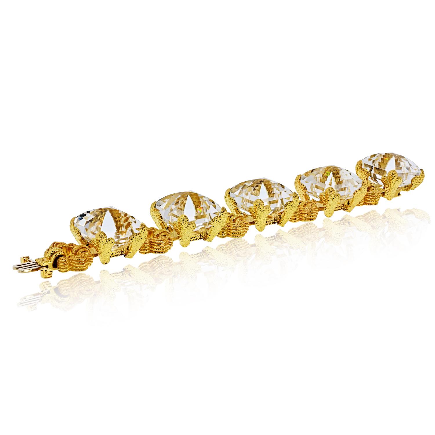 David Webb 18 Karat Yellow Gold Rock Crystal Link Bracelet Moderno en venta