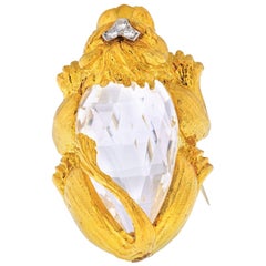 David Webb 18 Karat Yellow Gold Rock Crystal Lion Brooch Pendant