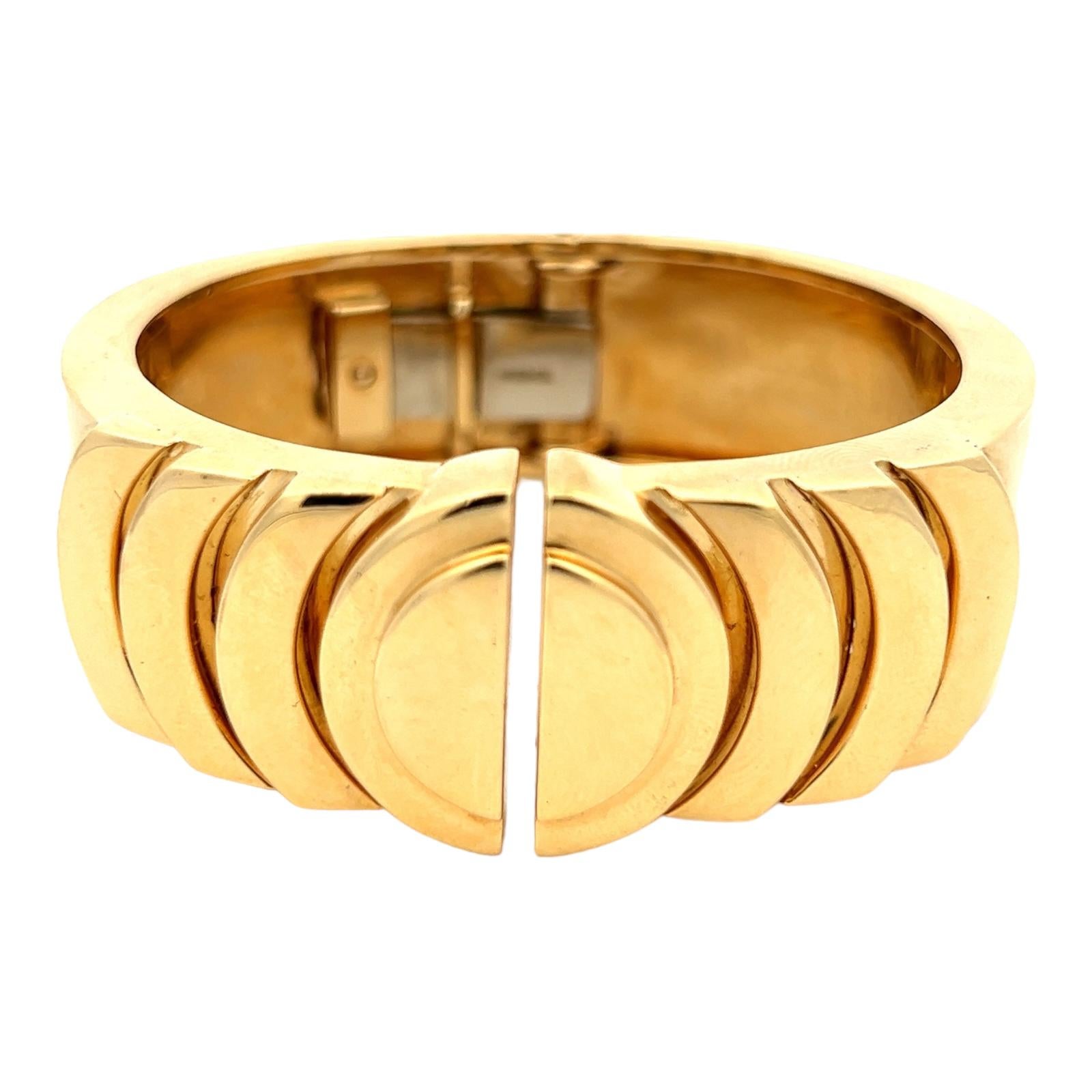 Women's David Webb 18 Karat Yellow Gold Wide Hinged Bangle Cuff Bracelet Modern