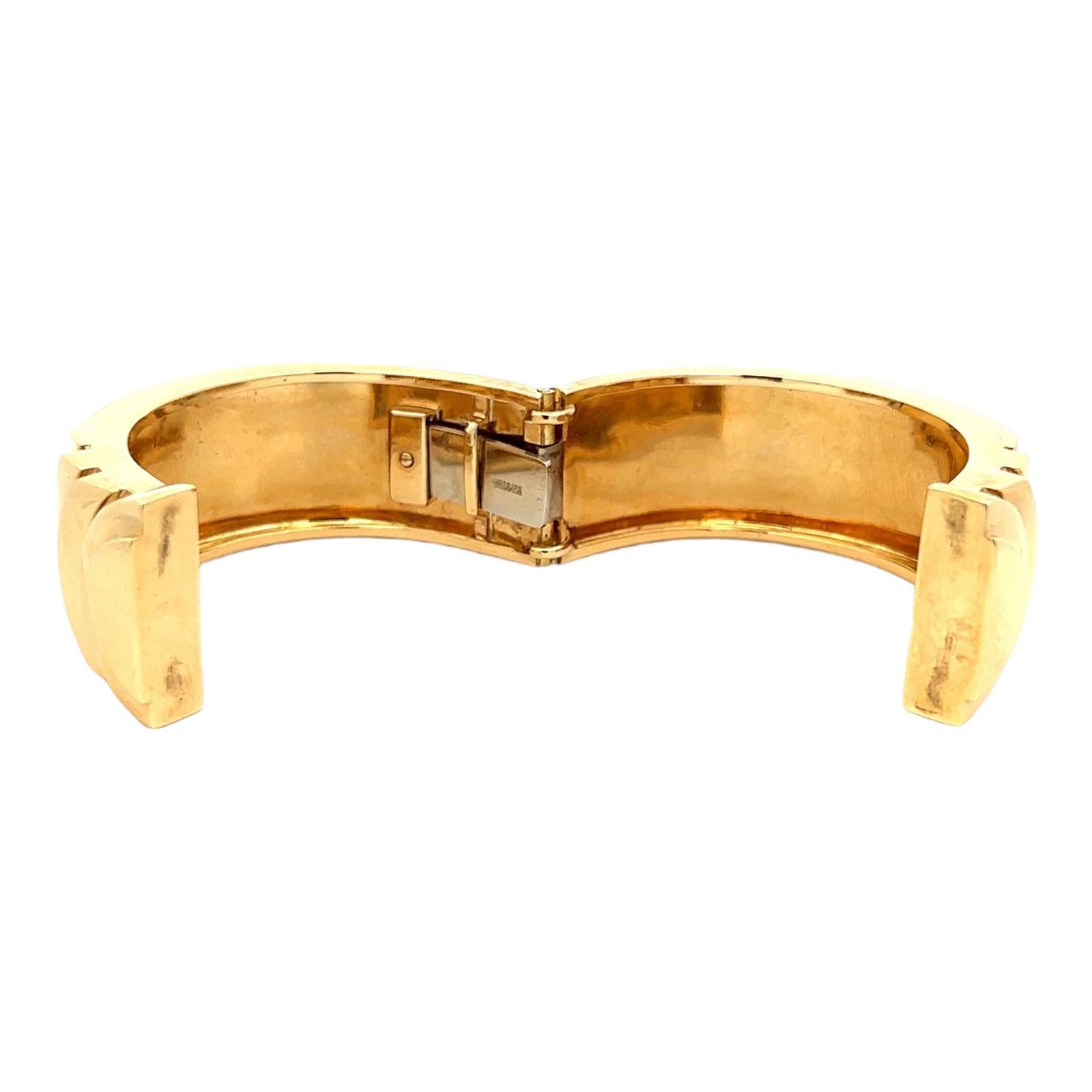 David Webb 18 Karat Yellow Gold Wide Hinged Bangle Cuff Bracelet Modern 3