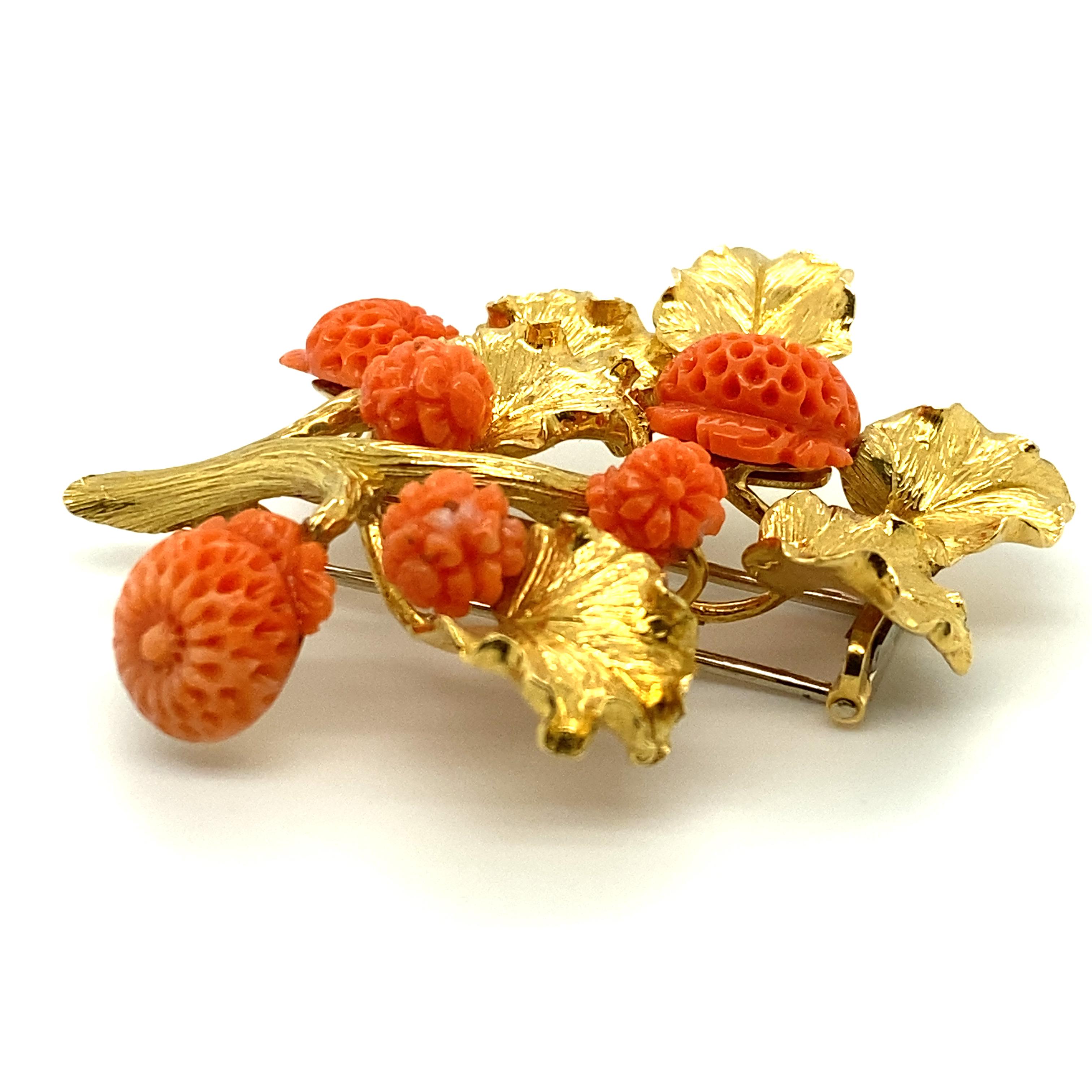 Women's or Men's David Webb 18 Karat Gold and Carved Coral Floral Motif Brooch For Sale