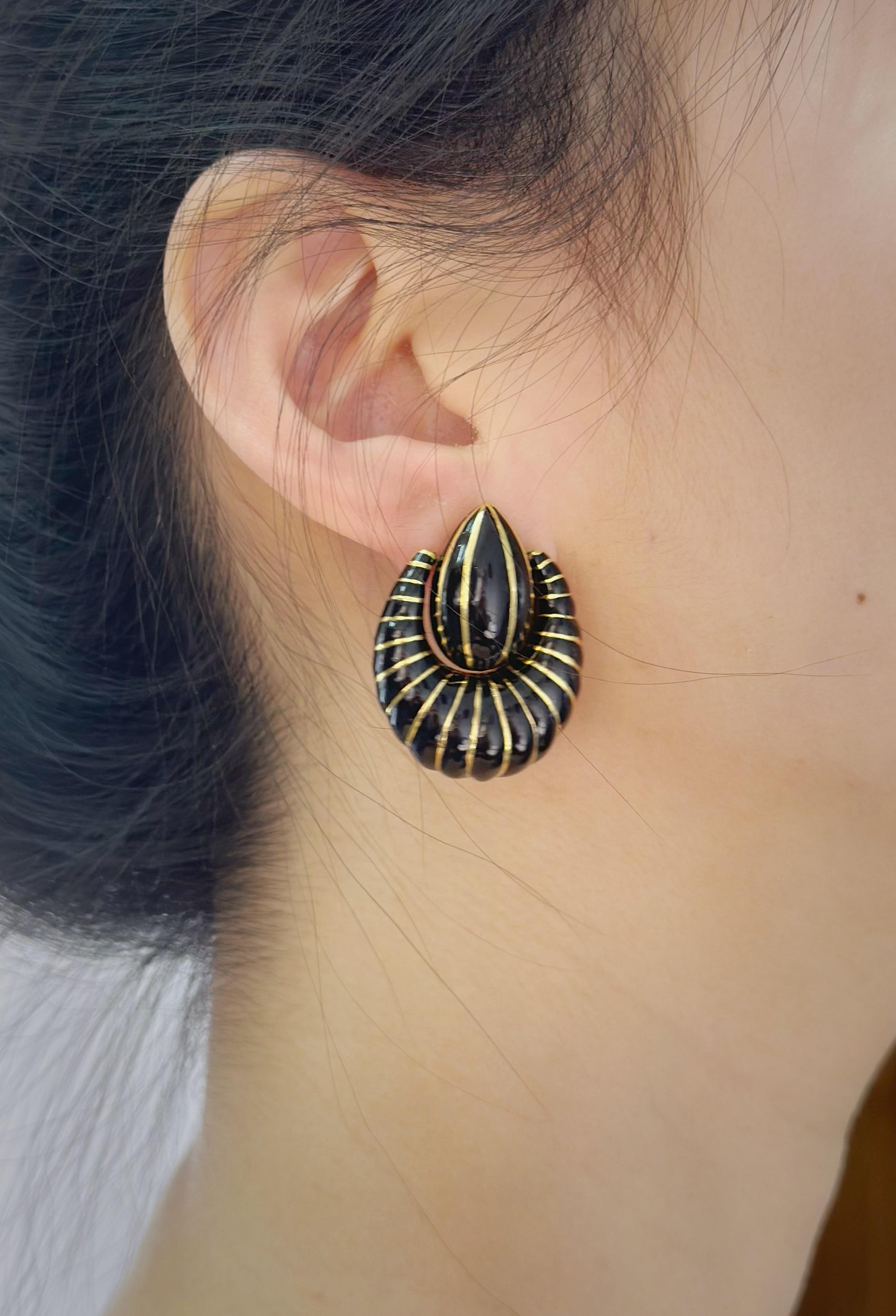 David Webb, 18K Gold Black Enamel Earrings For Sale 1