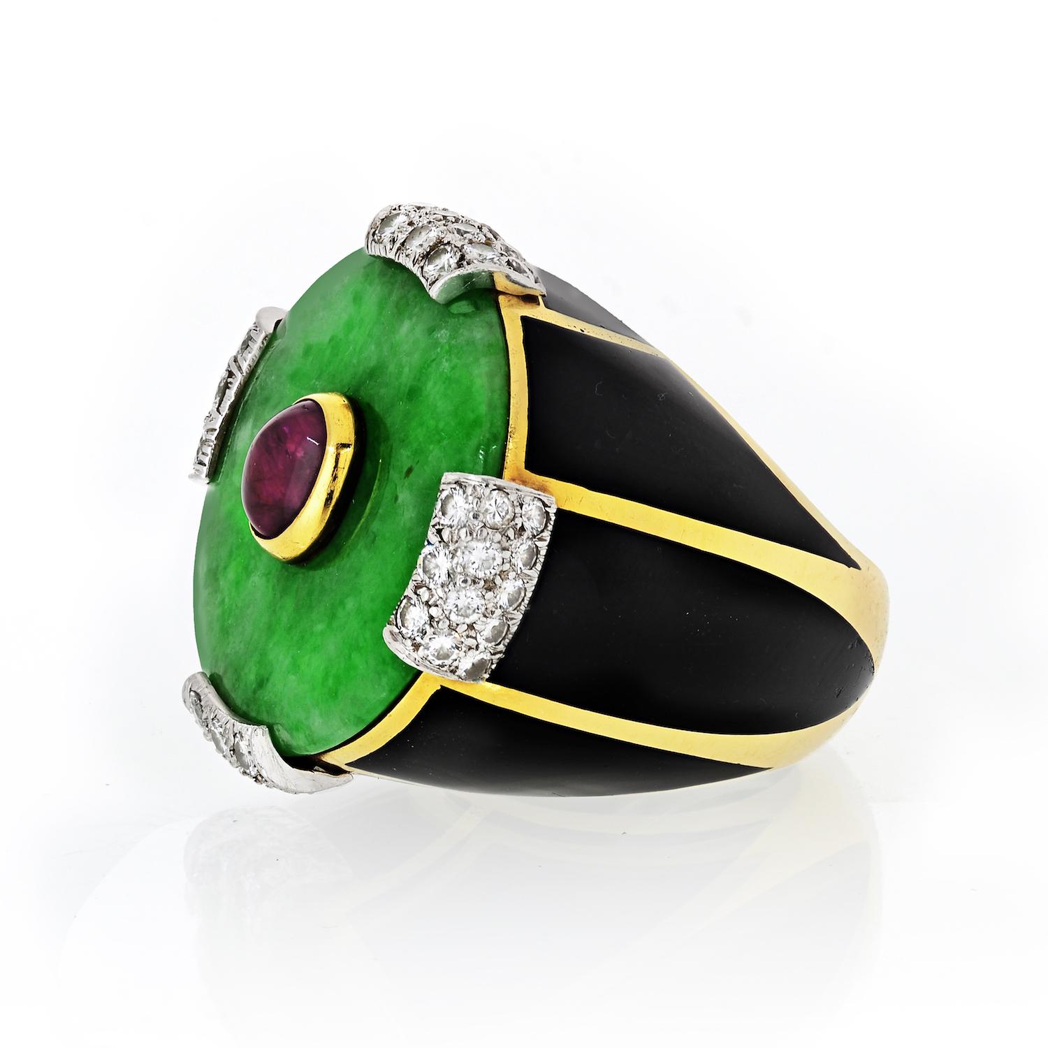 Moderne David Webb Bague en or 18 carats, émail noir, jade, diamants et rubis en vente