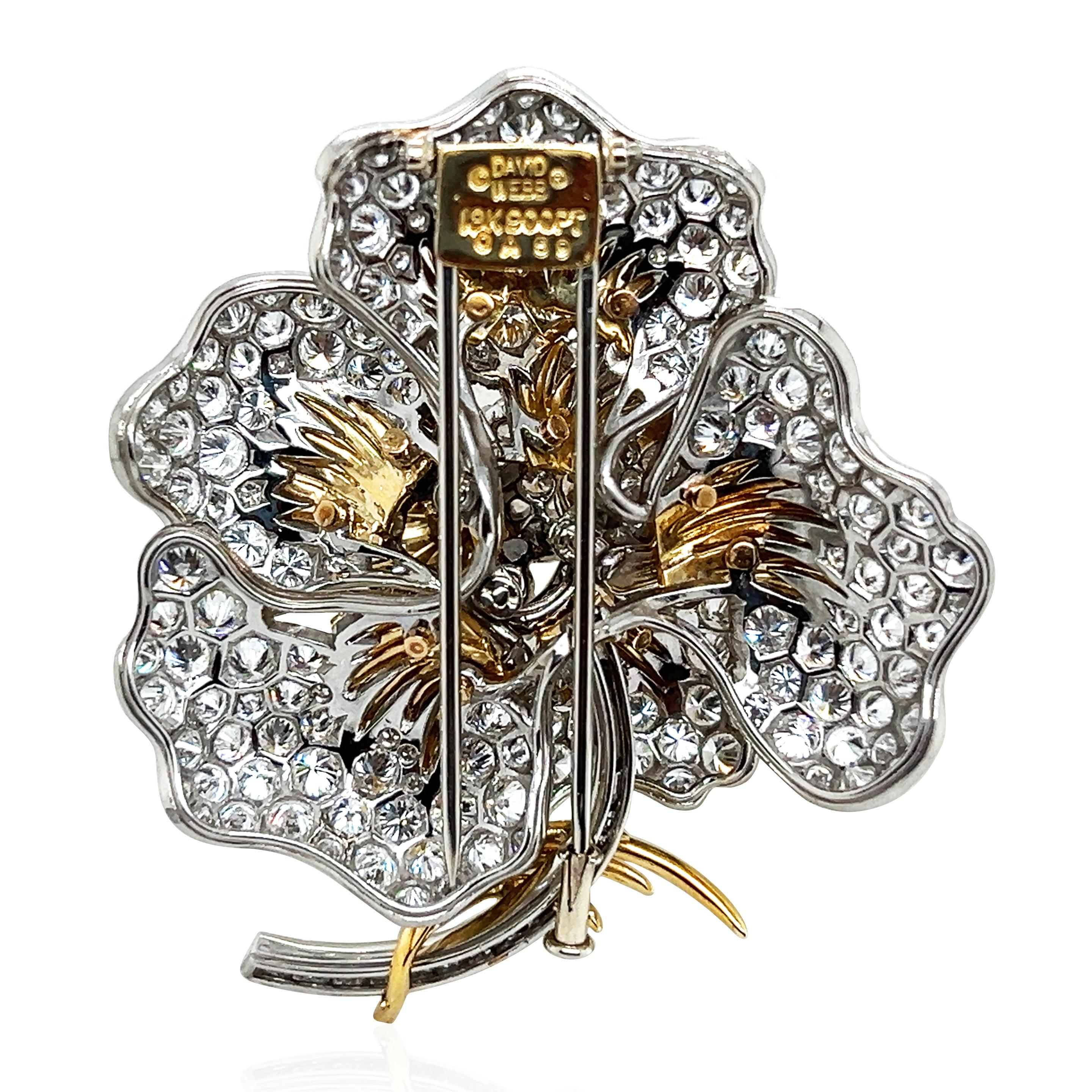 David Webb, 18K Gold Diamond Flower Brooch In Good Condition For Sale In New York, NY