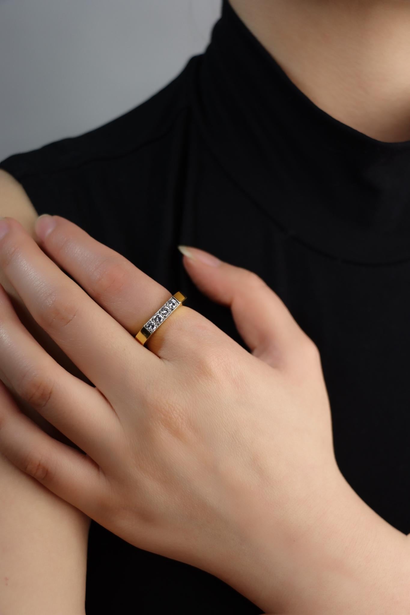 David Webb 18K Gold Diamonds Square Ring

Marked:
WEBB
18K

Approximate Dimensions: 
6 (Ring Size) 
0.3 cm (Width)
0.40 carat (Diamonds)
4.2 grams in weight.