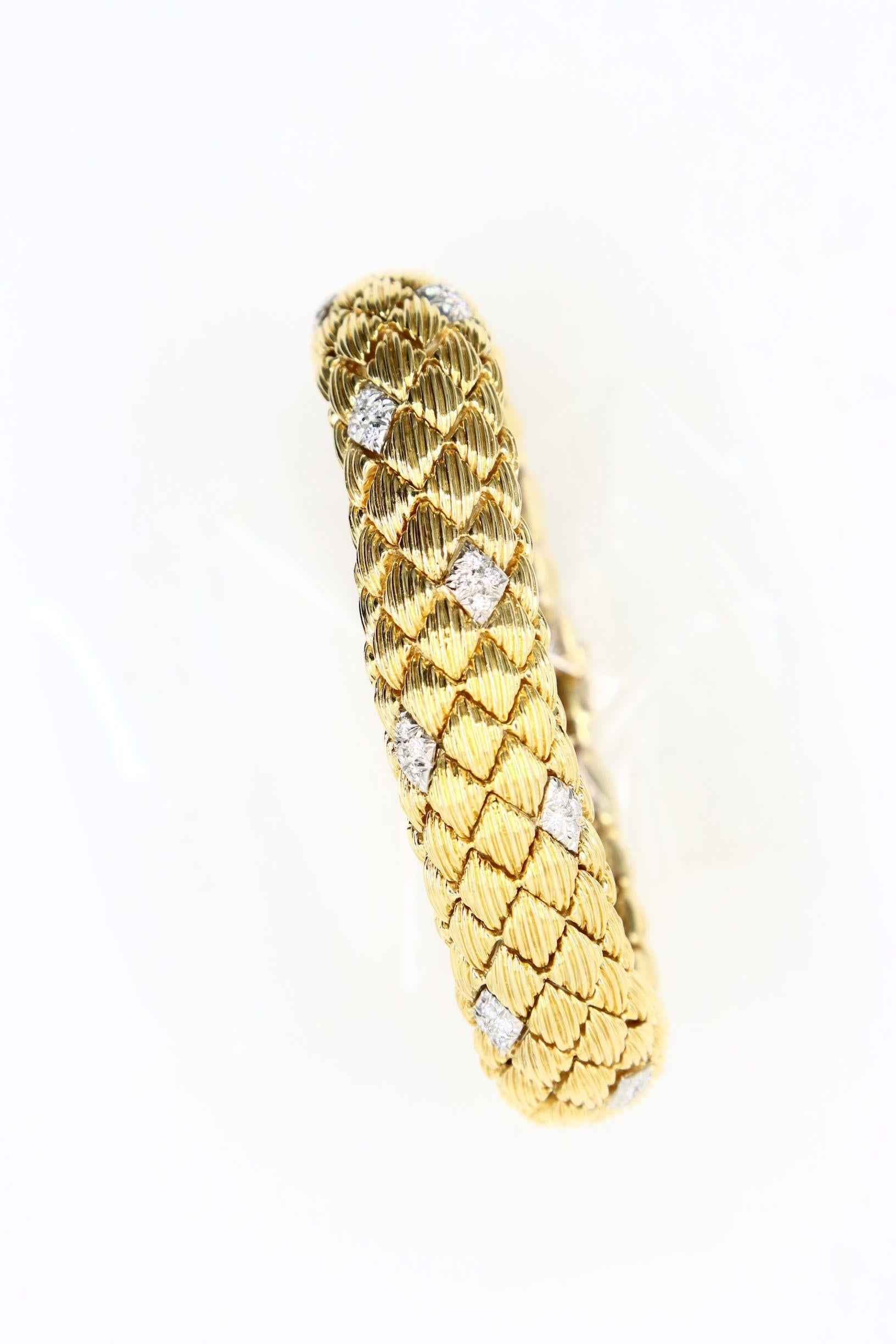 David Webb 18K Gold Diamonds Textured Bracelet Pour femmes en vente