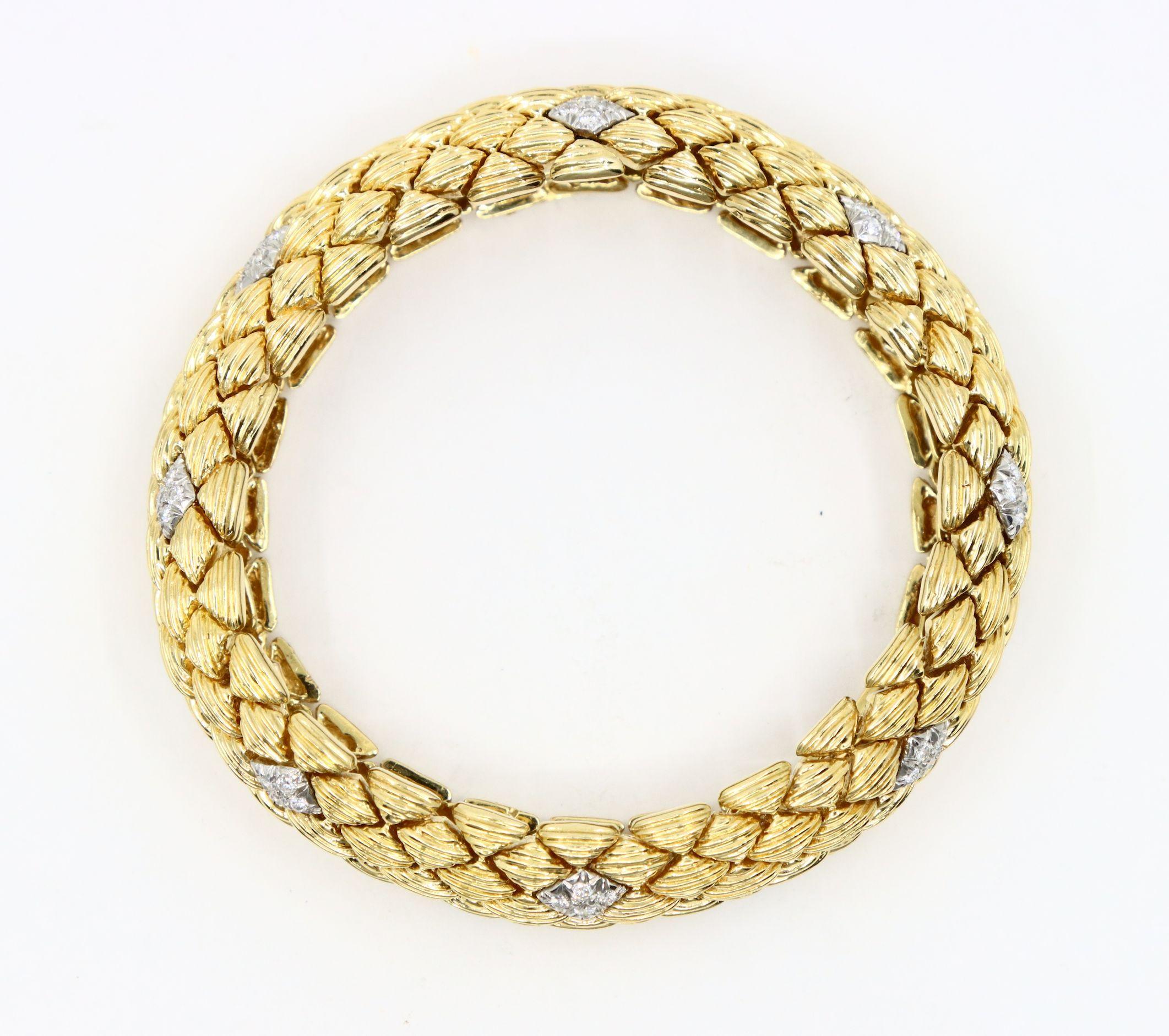 David Webb 18K Gold Diamonds Textured Bracelet en vente 1