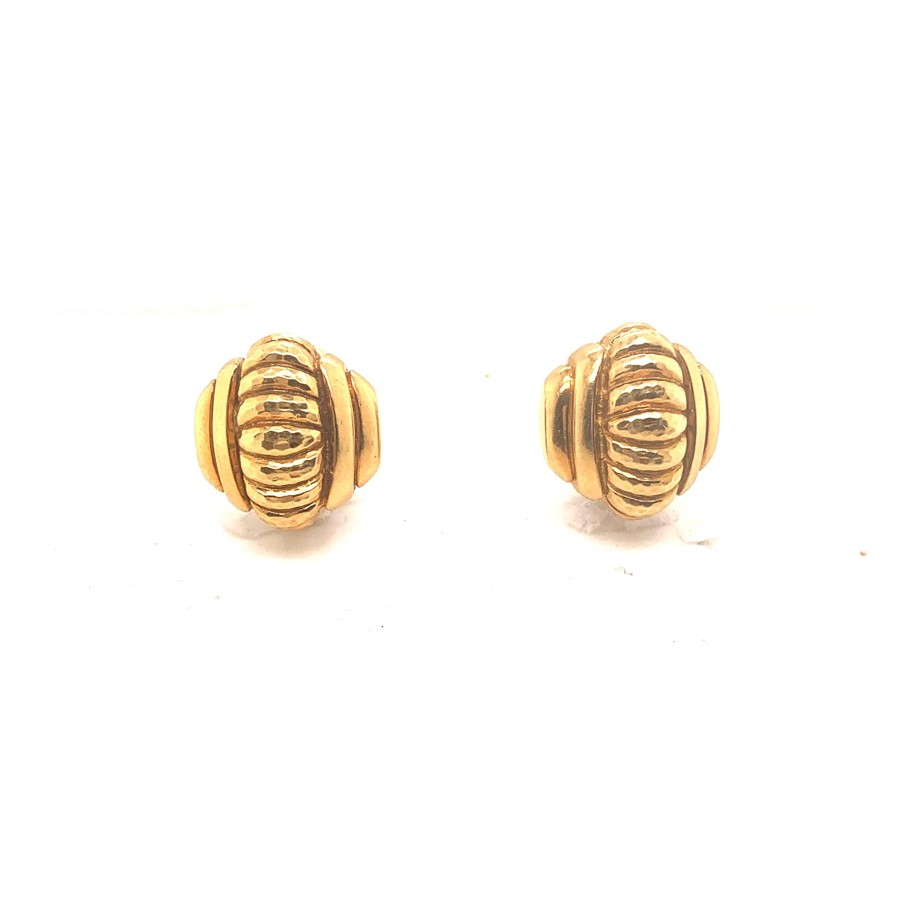 David Webb 18 Karat Gold Earring Clips In Excellent Condition For Sale In New York, NY