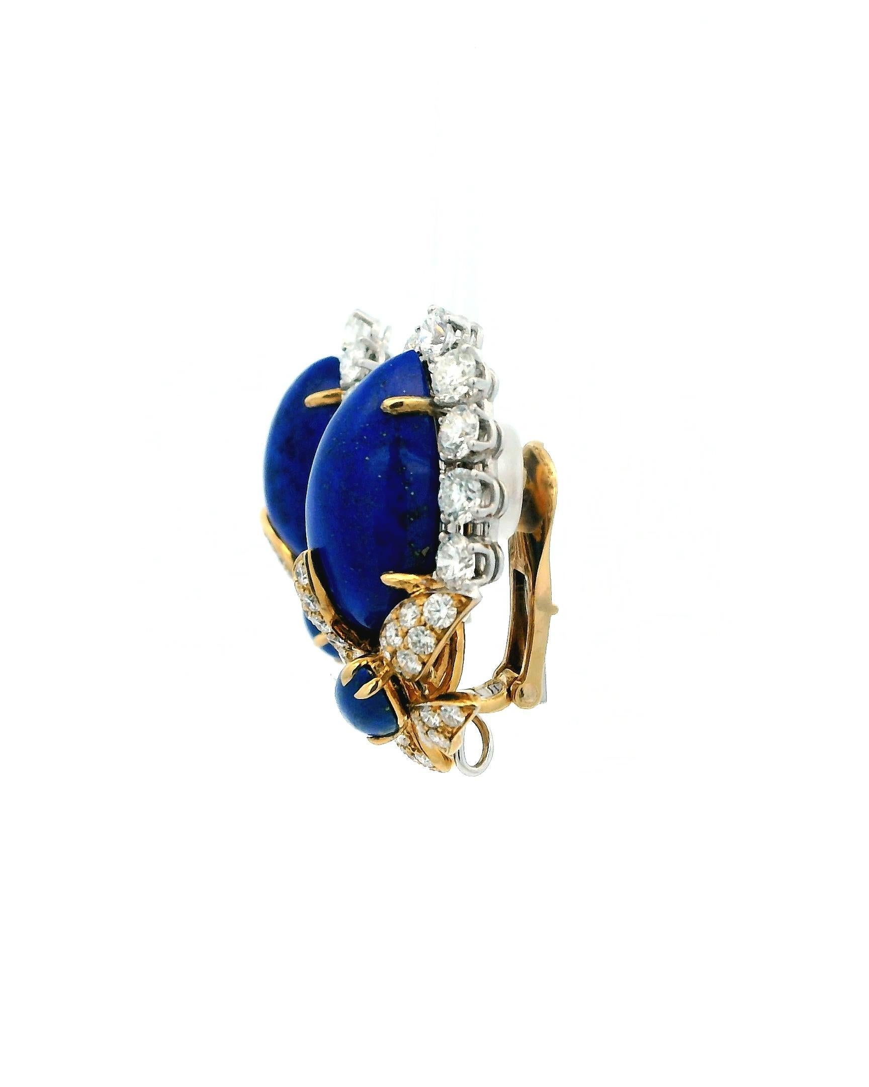 Taglio rotondo David Webb - Orecchini a clip in oro 18 carati e lapislazzuli con diamanti. in vendita