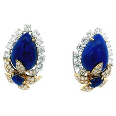 David Webb Boucles d'oreilles à clip en or 18 carats et lapis-lazuli avec diamants.