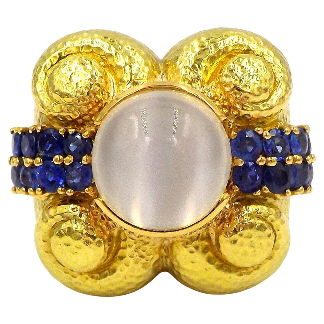David Webb 18K Gold Moonstone Sapphire Ring SZ 6.25 For Sale