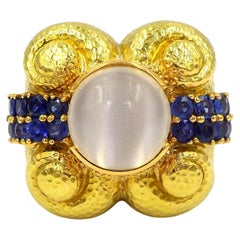 David Webb 18K Gold Moonstone Sapphire Ring SZ 6.25