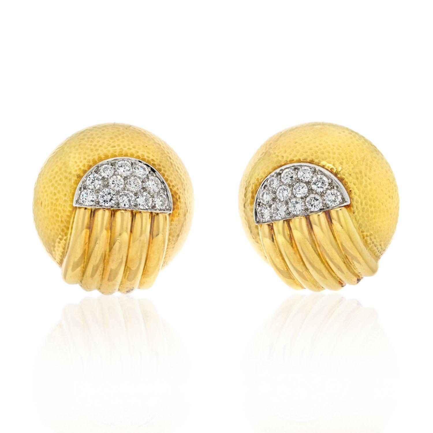 David Webb 18K Gold Platinum and Diamond Round Dome Articulated Clip Earrings In Excellent Condition For Sale In New York, NY