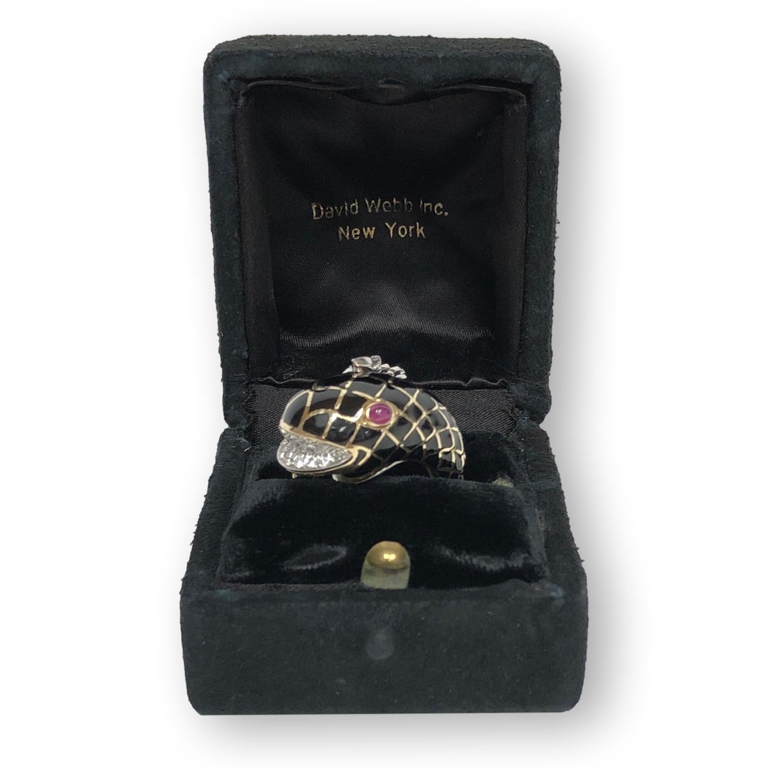 David Webb 18K Gold Platinum Diamond Fish Cocktail Ring Ruby Eyes Black Enamel In Excellent Condition In New York, NY