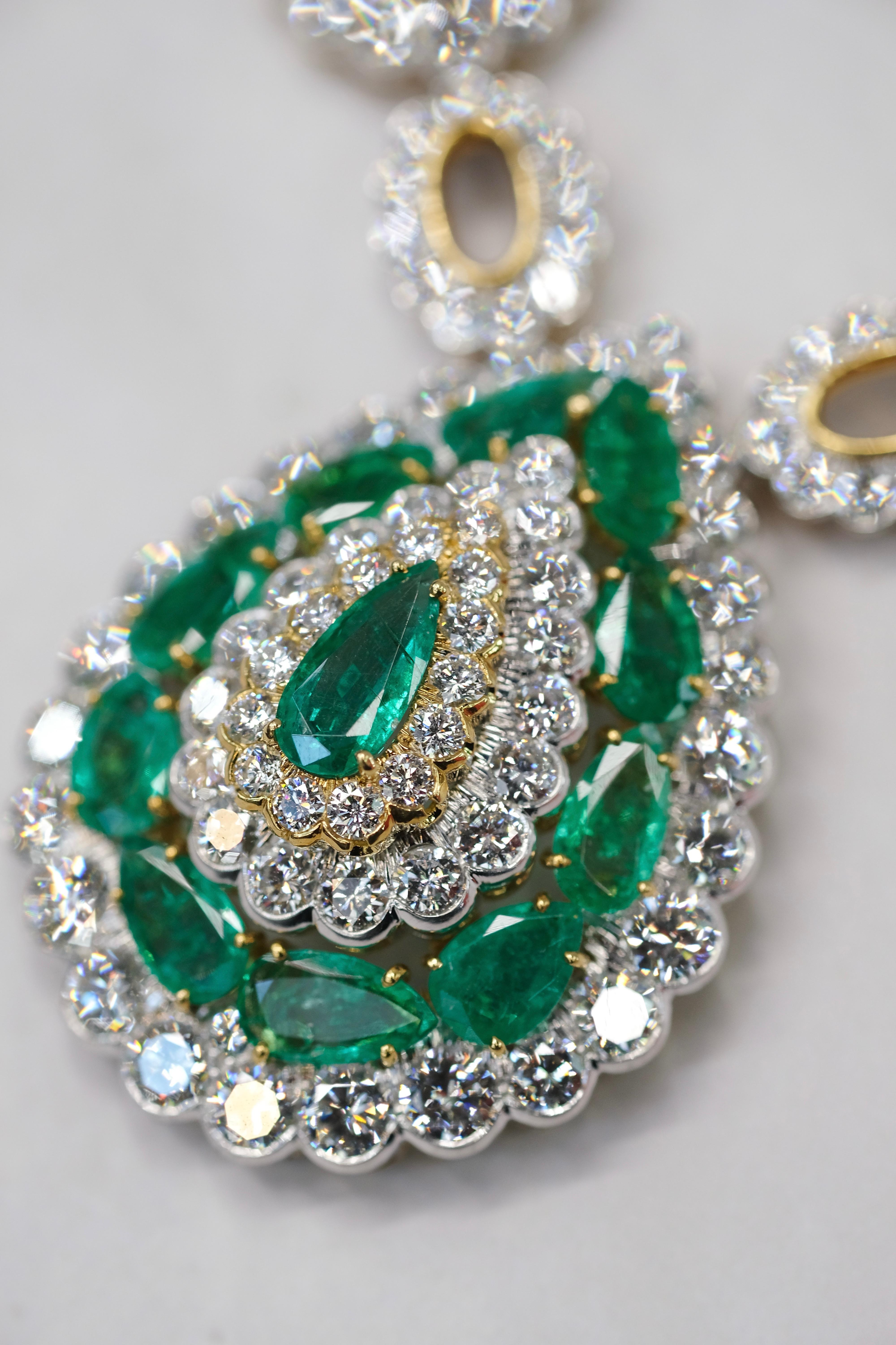 David Webb - Collana con smeraldo verde e diamanti in oro 18 carati e platino in vendita 4