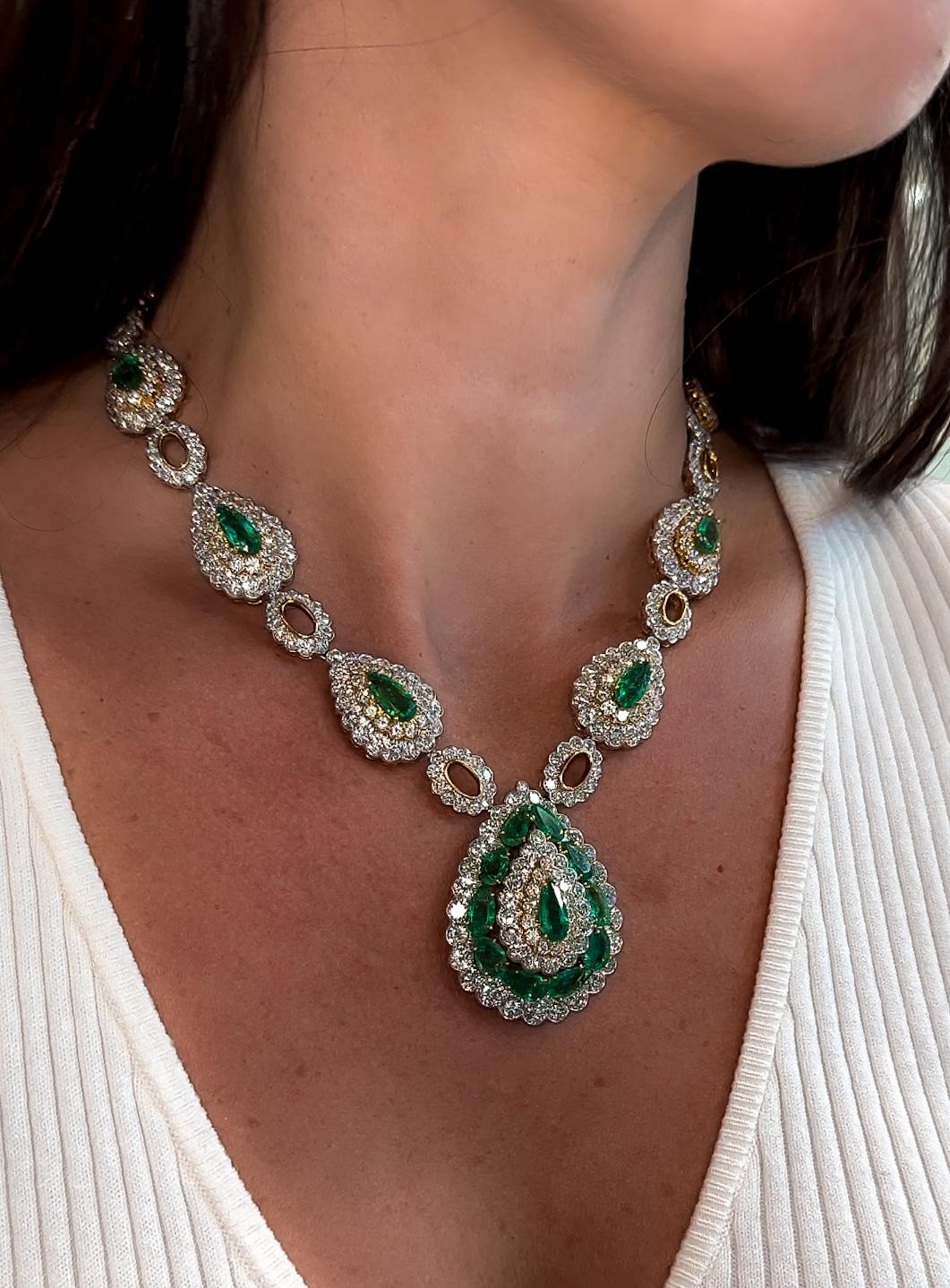 Women's David Webb 18K Gold & Platinum Green Emerald And Diamond Necklace For Sale