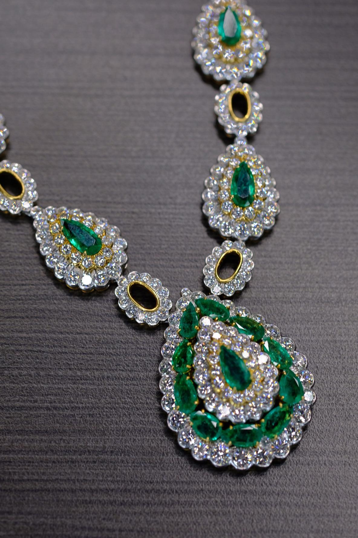Halskette aus 18 Karat Gold und Platin mit grünem Smaragd und Diamanten von David Webb im Angebot 2