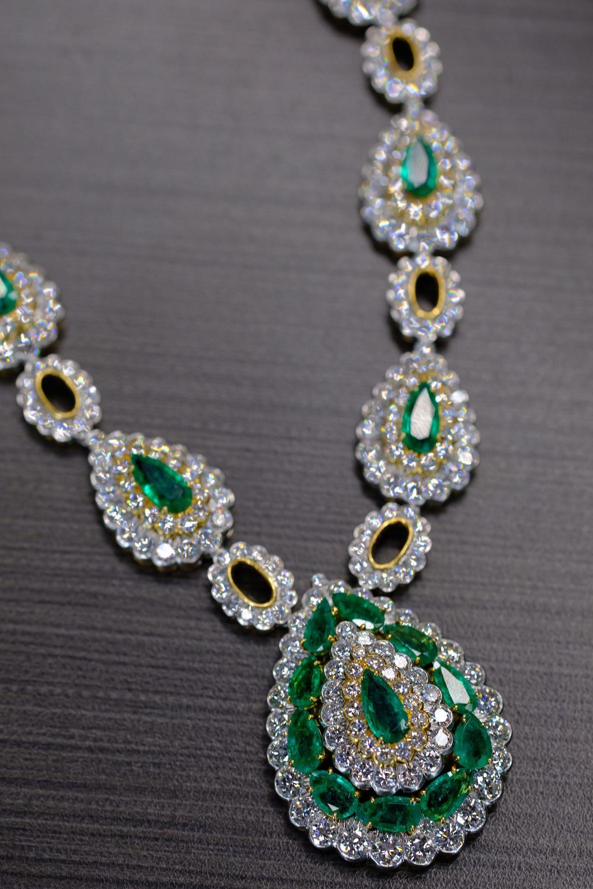 Halskette aus 18 Karat Gold und Platin mit grünem Smaragd und Diamanten von David Webb im Angebot 3