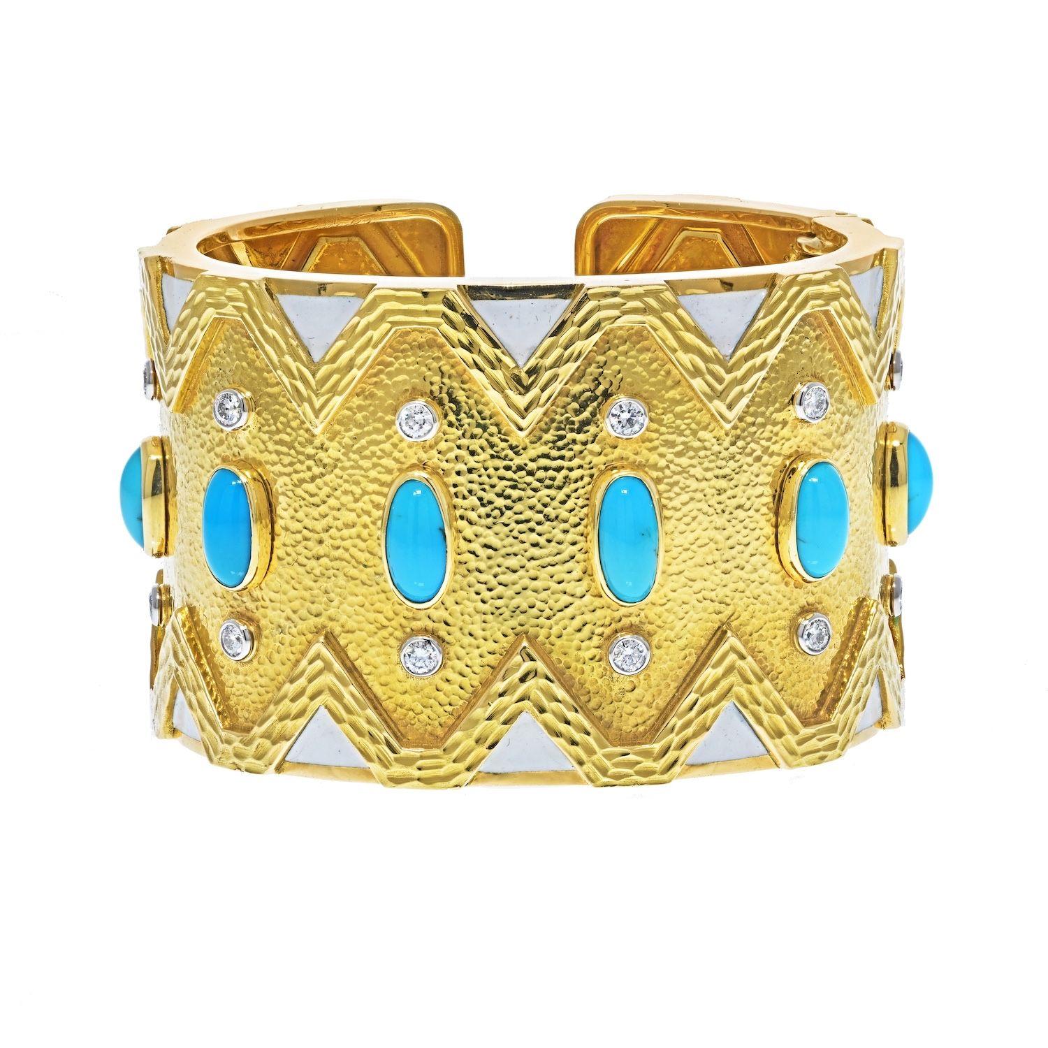 David Webb white enamel and turquoise Rickrack cuff bracelet in 18k yellow gold, accompanied by a David Webb box and David Webb Certificate of Authenticity.
·     Diamonds weighing a total of approximately 1.50 carats
·     Internal circumference 6¼