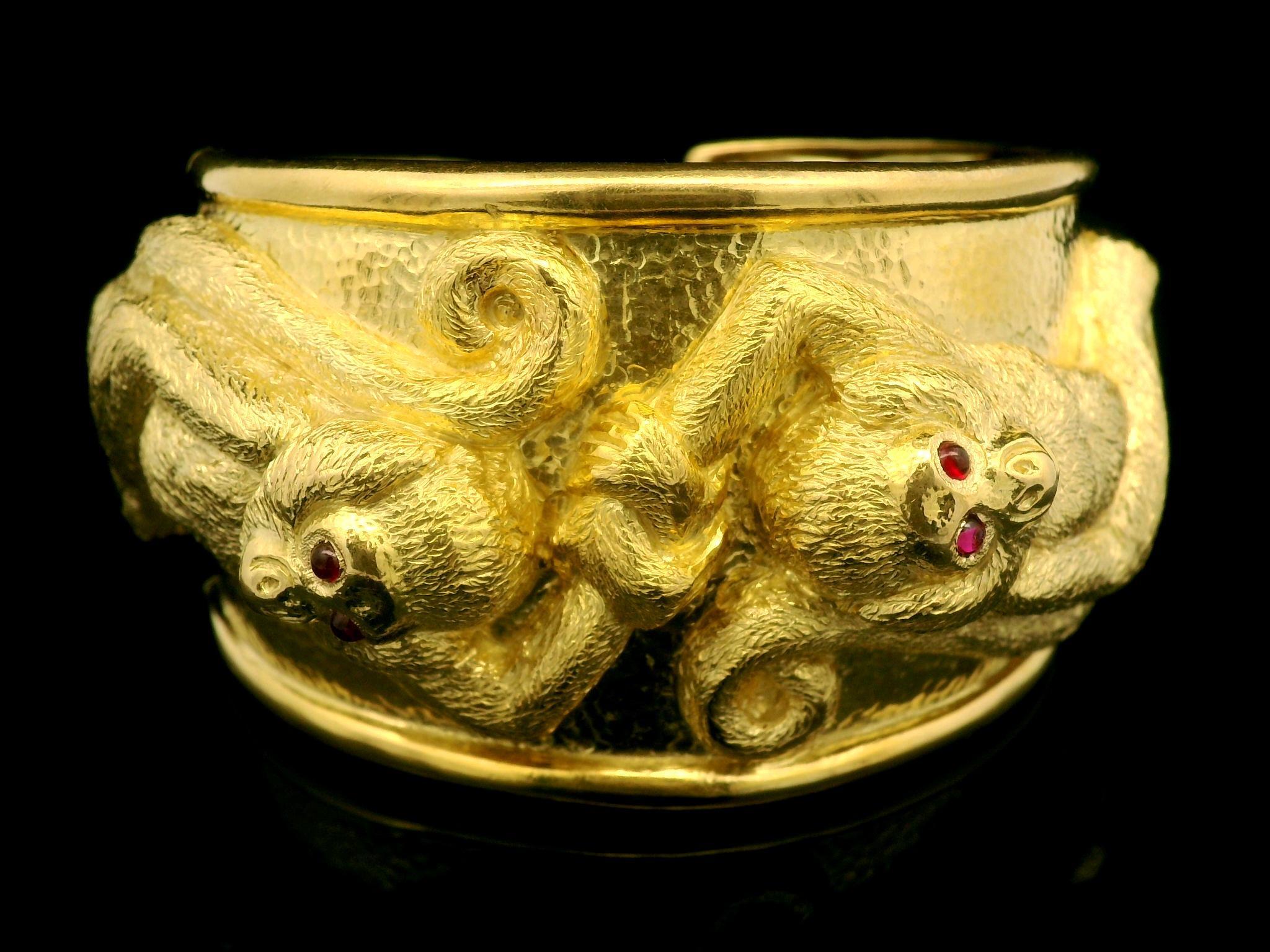 David Webb 18k Gold Ruby Repousse Monkey Wide Hinged Cuff Bracelet w/ Papers In Excellent Condition In Montclair, NJ