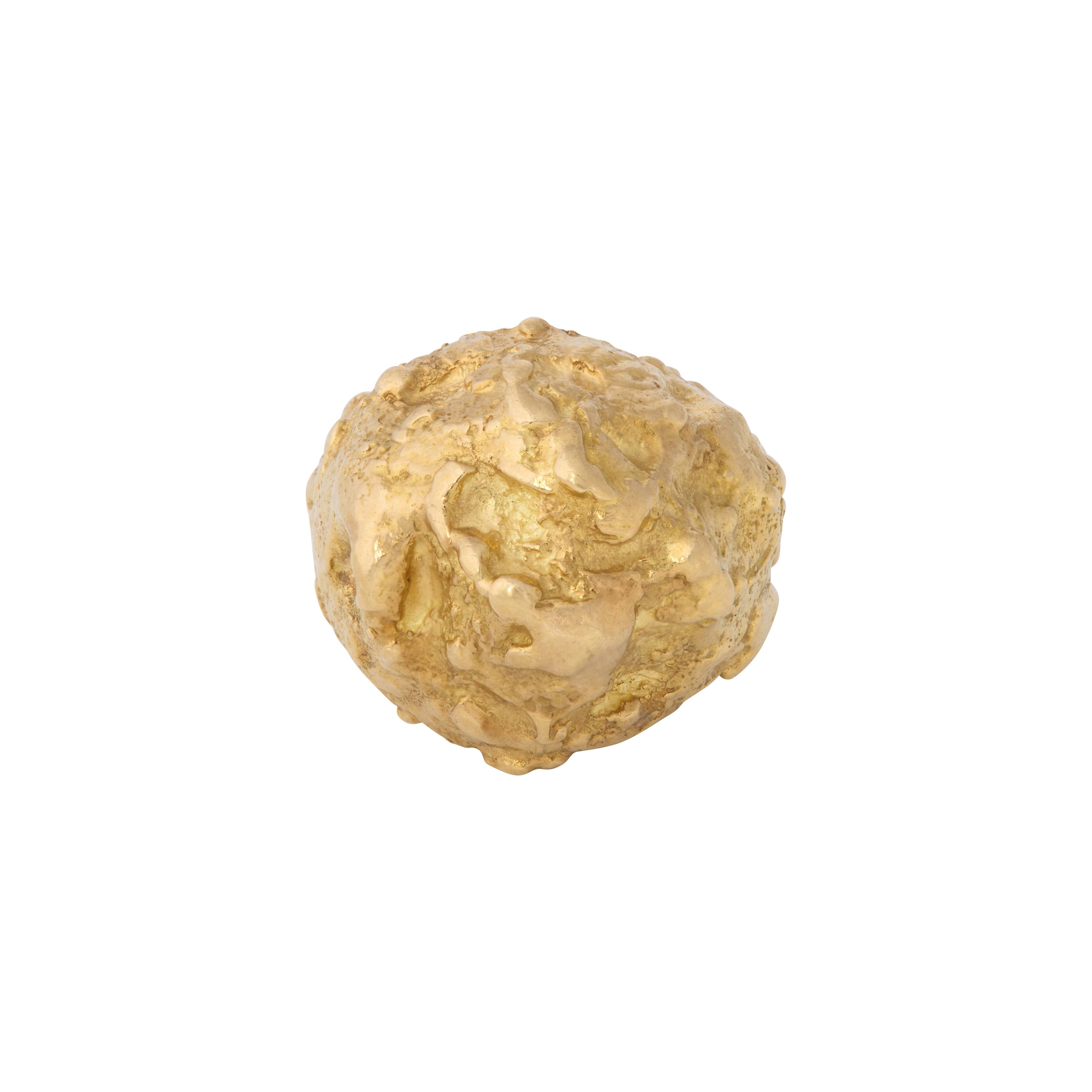 This 18-karat yellow gold “Nugget” ring by David Webb, created in the 1970s, captures the designer’s iconic blend of opulence and organic form. Its richly textured surface evokes natural gold nuggets’ raw, irregular contours—molten, sculptural, and