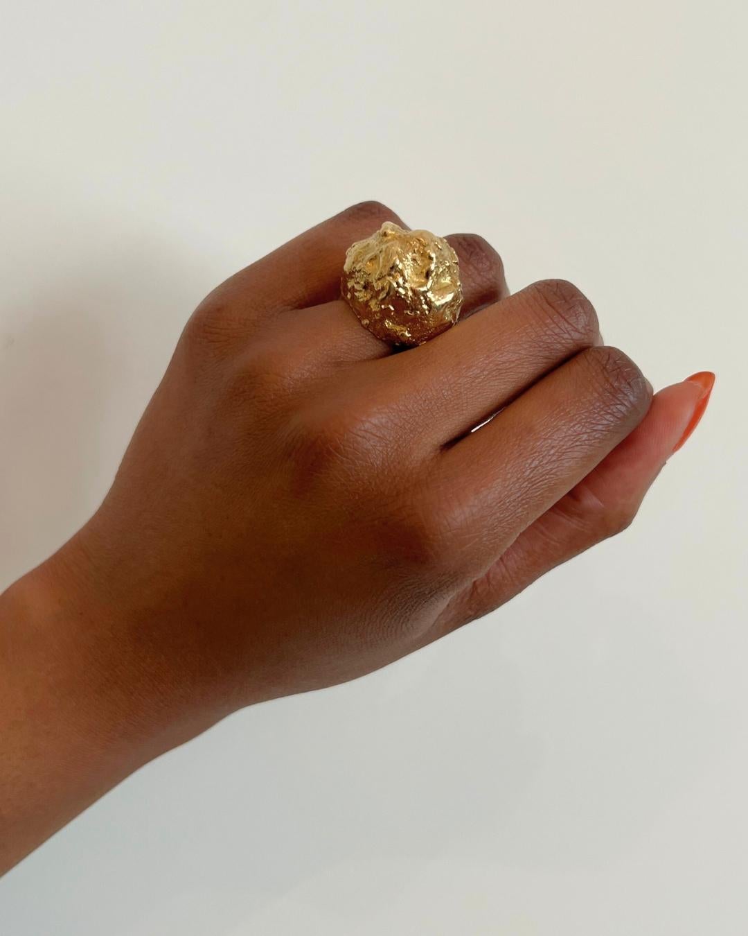 David Webb 18K Gold Textured Nugget Ring c. 1970 In Good Condition For Sale In New York, NY