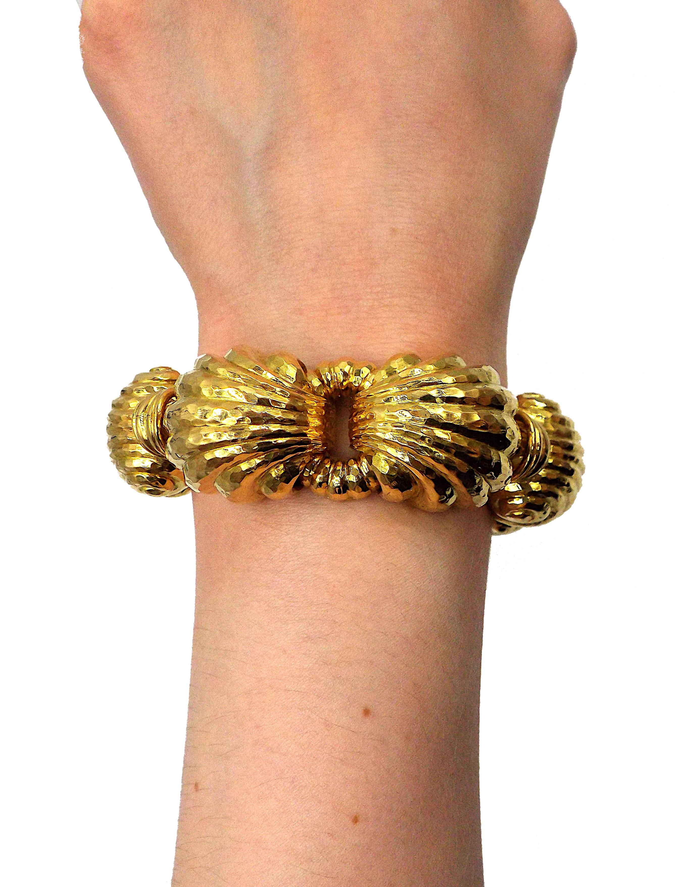 Women's David Webb 18K Hammered Gold Escargot Bracelet For Sale