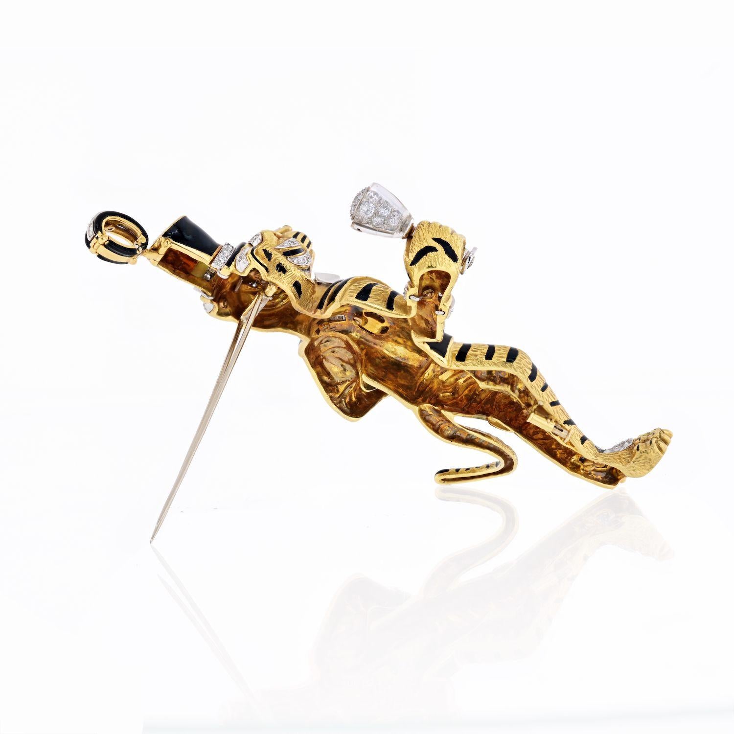 David Webb 18 Karat White Gold Tiger Pendant Brooch In Excellent Condition For Sale In New York, NY