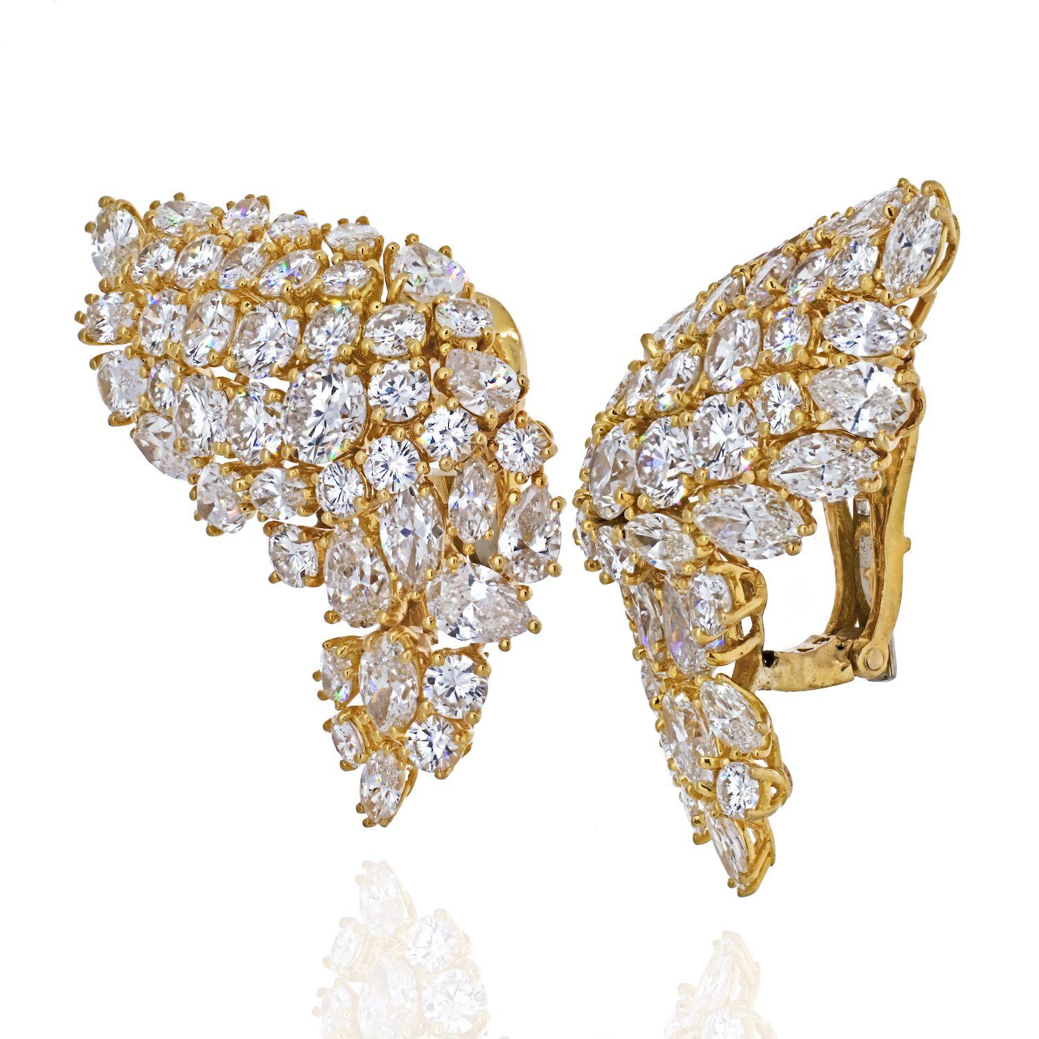 Gorgeous David Webb 18K Yellow Gold 11.75cts Diamond Wing Clip-On Earrings. Fashioned in a 