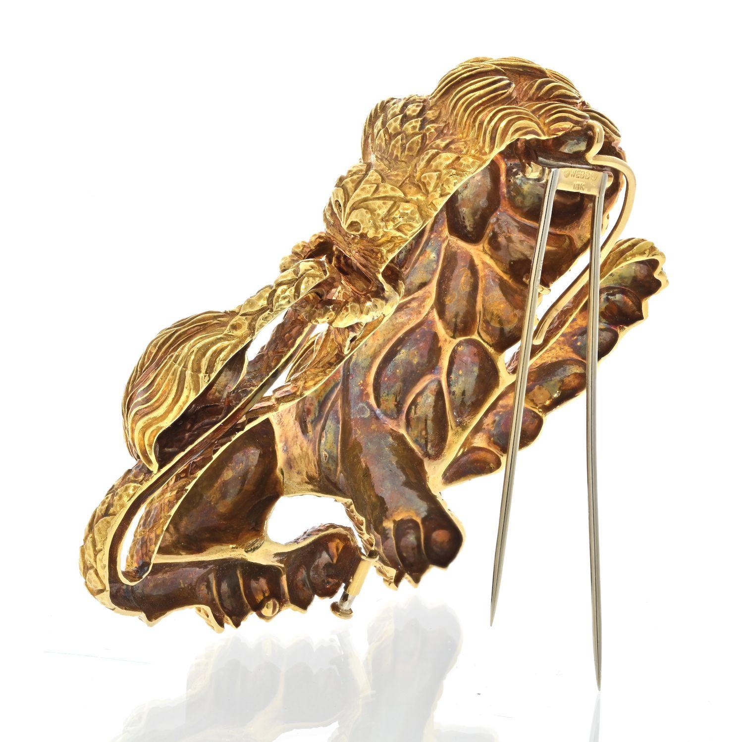 David Webb, broche pendentif lion en or jaune 18 carats, années 1970 Excellent état - En vente à New York, NY