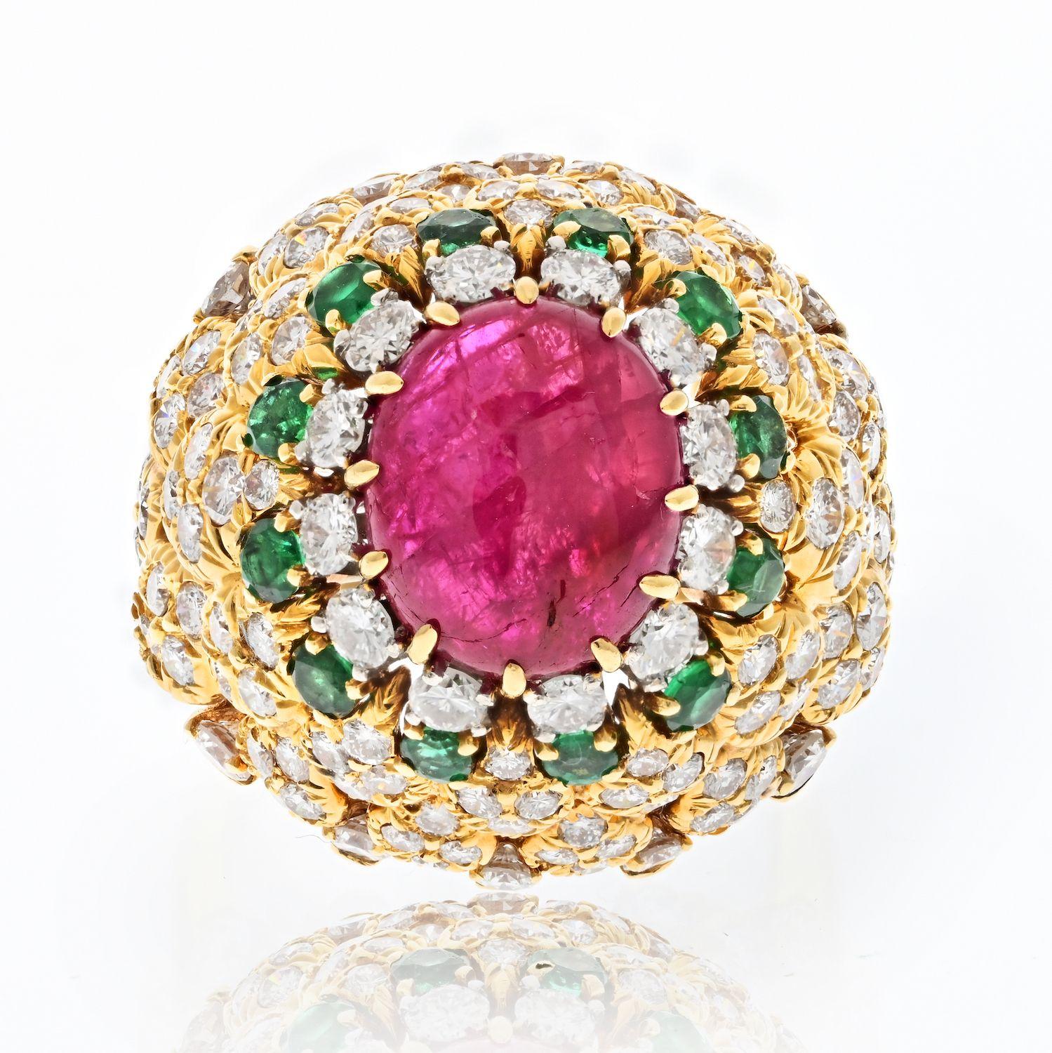 David Webb, bague cocktail en or jaune 18 carats, rubis, diamants et émeraudes des années 1970 Excellent état - En vente à New York, NY
