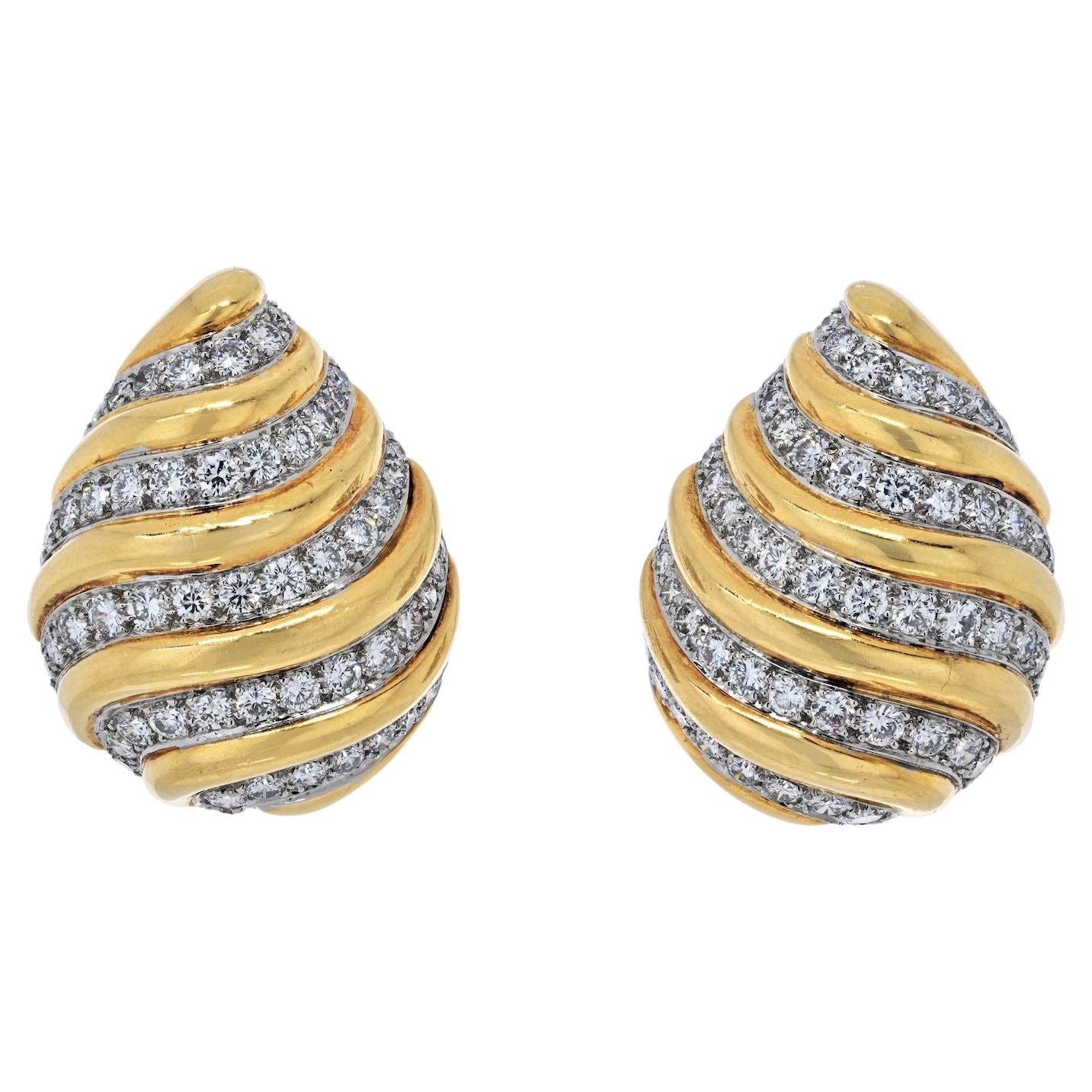A David Webb Boucles d'oreilles clips en or jaune 18K avec 7 carats de diamants en forme de larme en vente