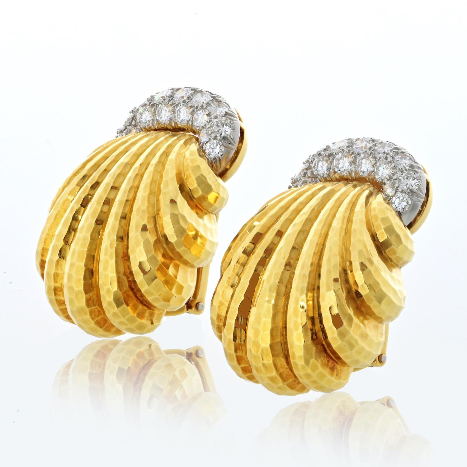 Modern David Webb 18K Yellow Gold And Diamond Shell Style Clip Earrings For Sale