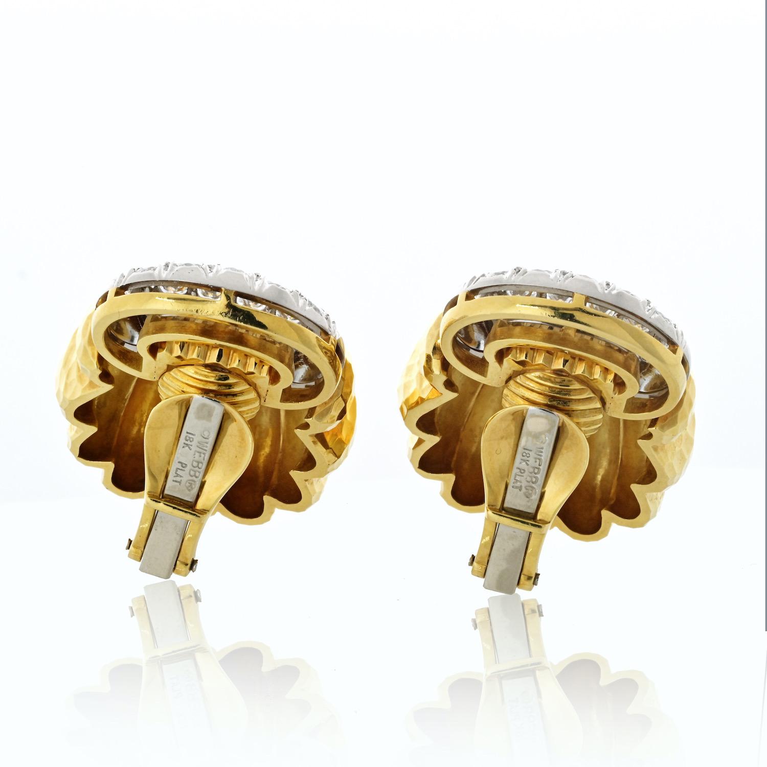 David Webb 18K Yellow Gold And Diamond Shell Style Clip Earrings In Excellent Condition For Sale In New York, NY