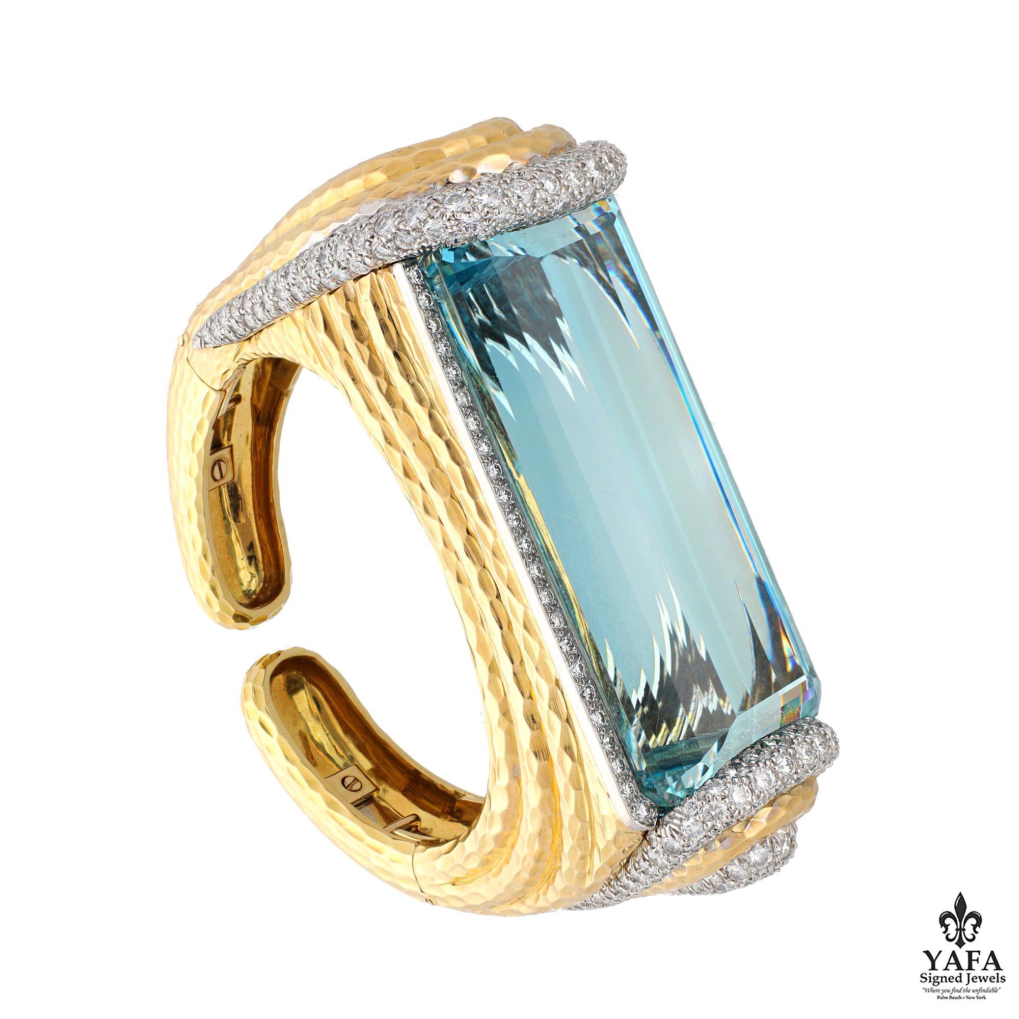 David Webb 18k Yellow Gold and Platinum, Aquamarine and Diamond Cuff In Excellent Condition For Sale In New York, NY