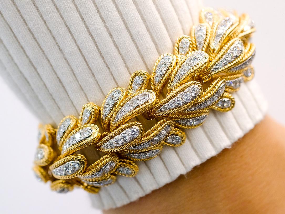 David Webb 18k Yellow Gold and Platinum Diamond Bombe Bracelet In Excellent Condition For Sale In New York, NY