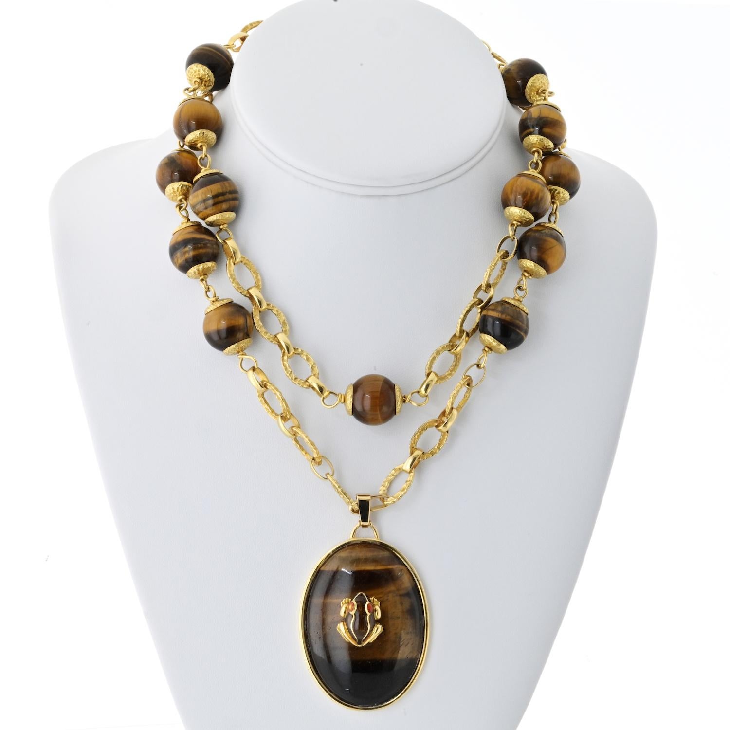A striking and rare creation from the 1960s, this David Webb necklace exemplifies the designer’s bold aesthetic and masterful craftsmanship. Weighing an impressive 185 grams, the piece is meticulously crafted in 18K yellow gold and features a