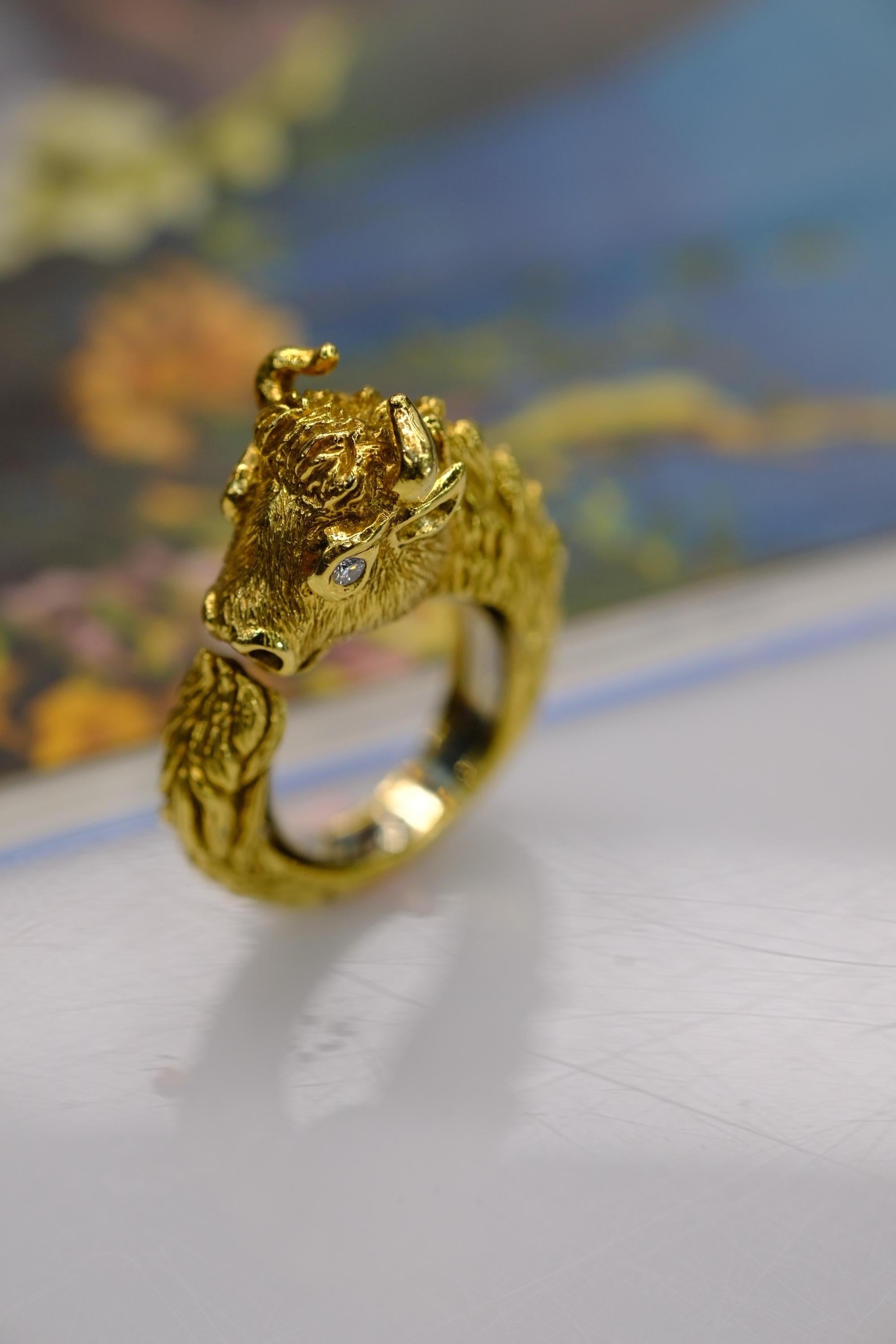 David Webb 18K Yellow Gold Baby Bull with Diamond Eyes Ring In Excellent Condition For Sale In New York, NY