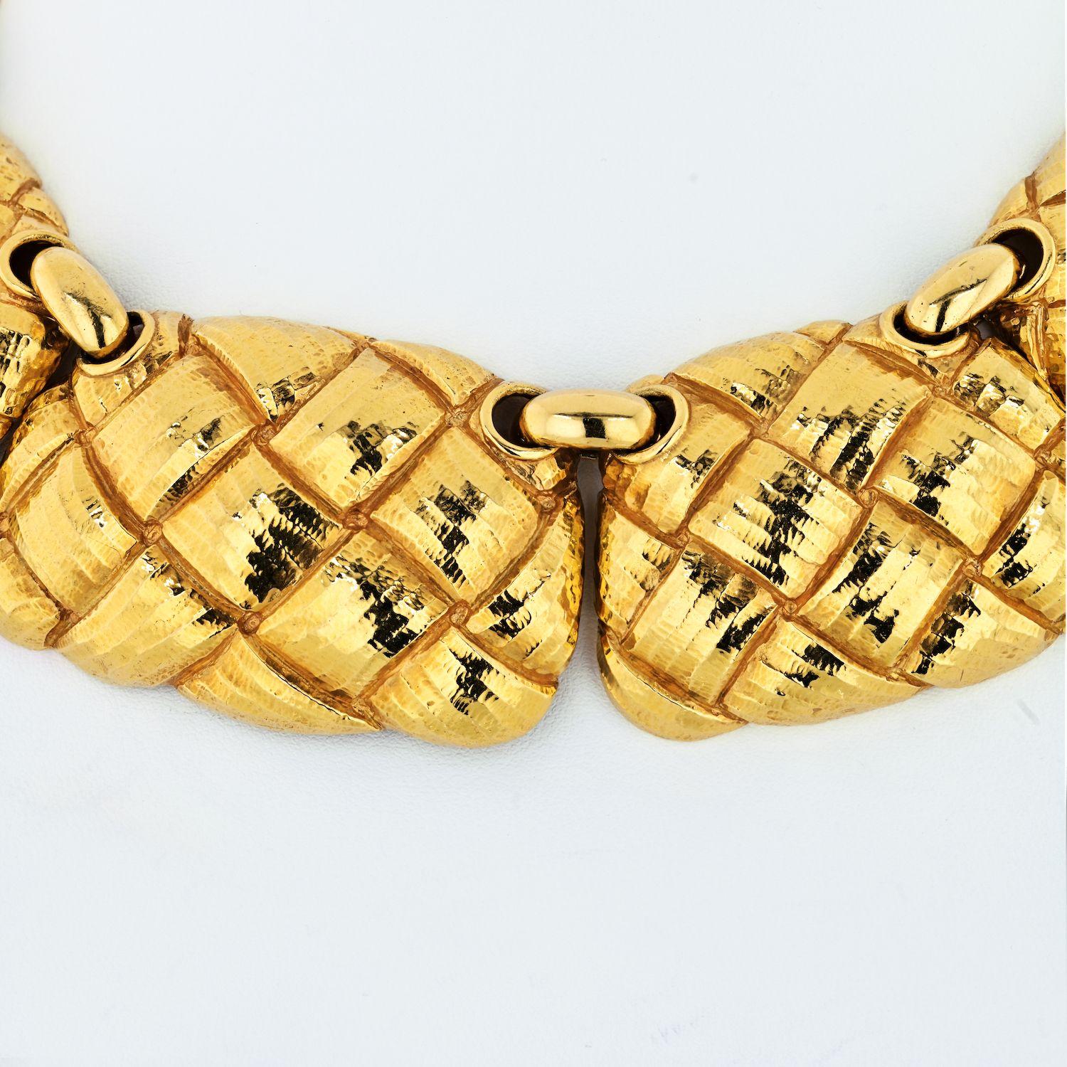 David Webb 18 Karat Yellow Gold Bib Style Basket Weave Necklace In Excellent Condition For Sale In New York, NY