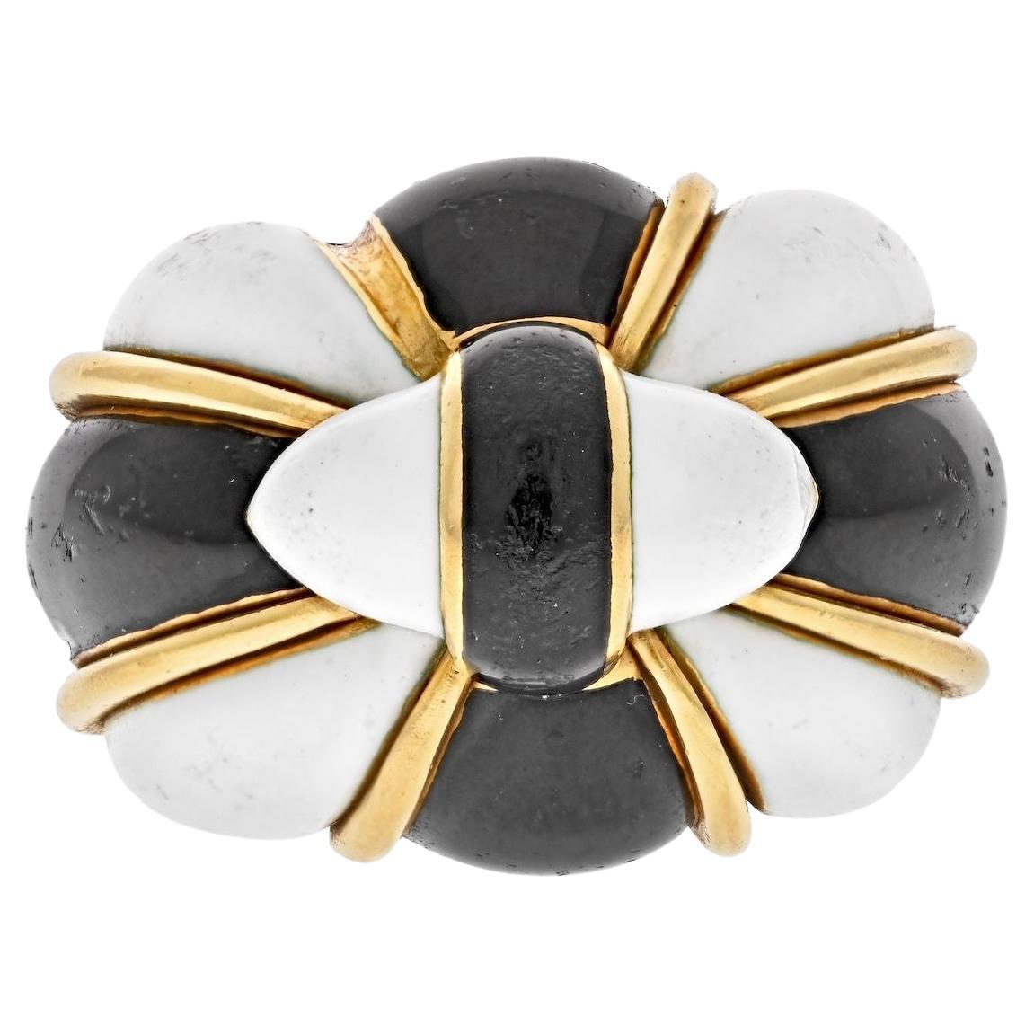 David Webb Bombe-Ring aus 18 Karat Gelbgold mit schwarzer und weißer Emaille