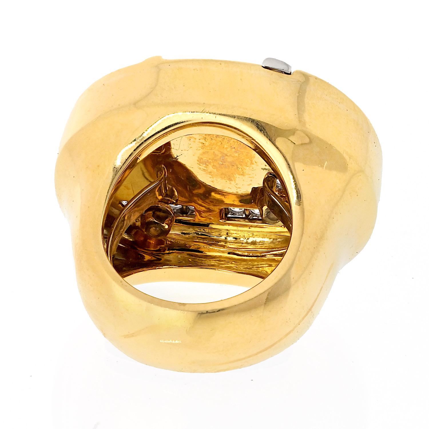 Taille ronde David Goldes, or jaune 18K, bague à motif rétro en émail noir et blanc en vente