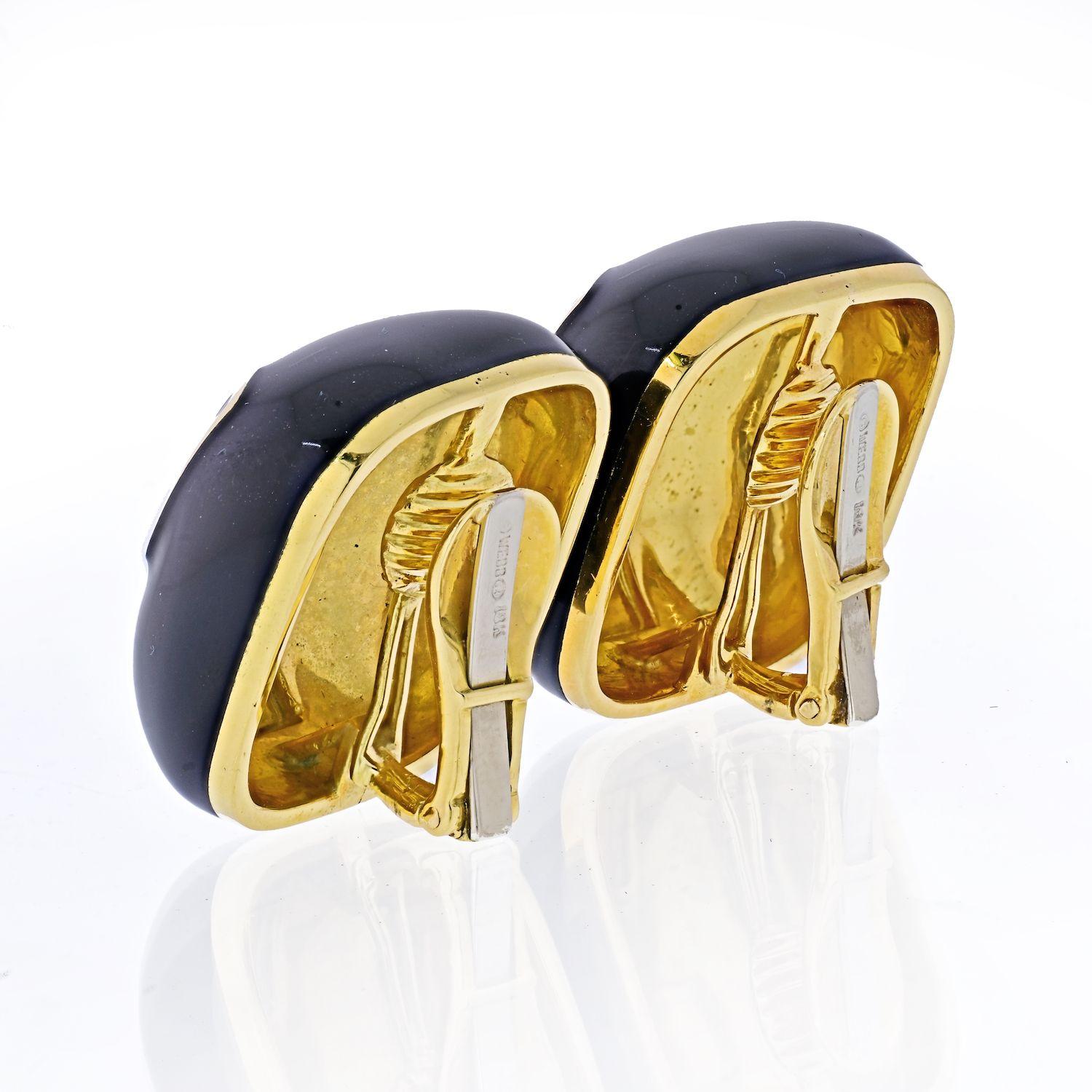 Moderne David Webb - Boucles d'oreilles clips en or jaune 18 carats avec émail noir en forme de coussin en vente