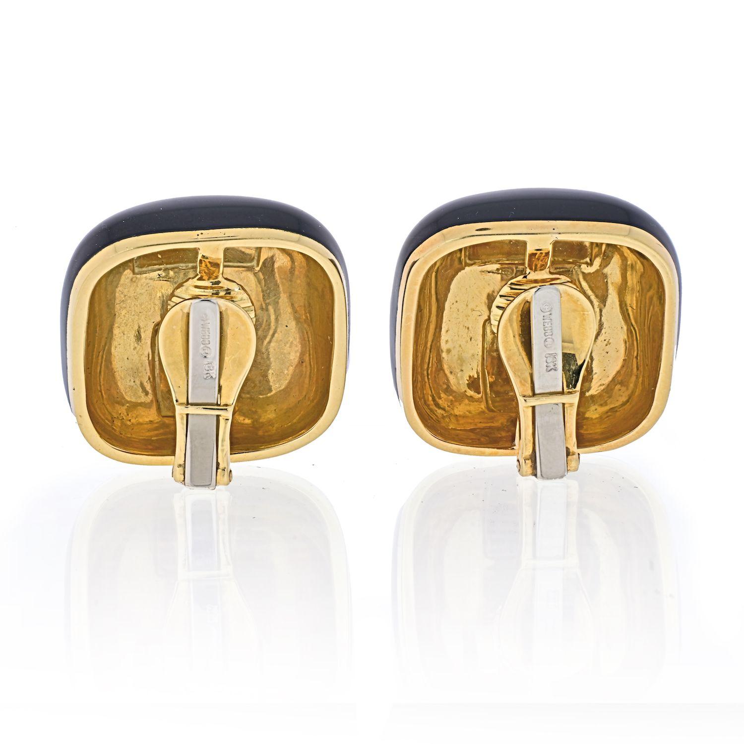 David Webb 18K Yellow Gold Black Enamel Cushion Clip-On Earrings In Excellent Condition For Sale In New York, NY