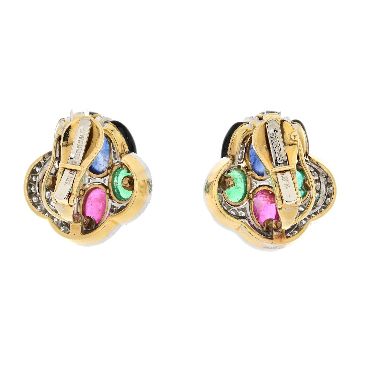 Taille cabochon David Webb Boucles d'oreilles en or jaune 18 carats, émail noir, diamants, saphirs et rubis en vente