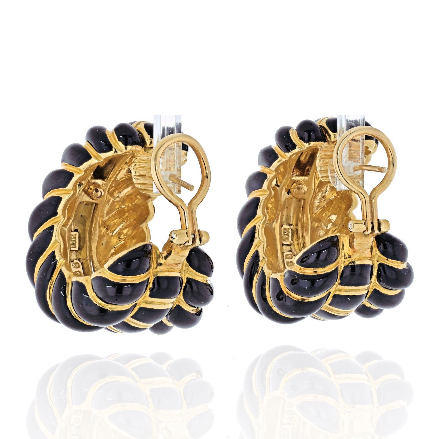 David Webb 18K Yellow Gold Black Enamel Fluted Shrimp Earrings In Excellent Condition For Sale In New York, NY